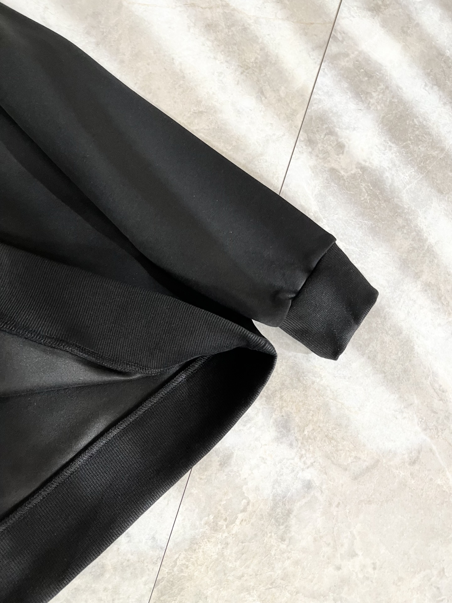 PRAD*A普*达2025秋冬新款男女同款👫卫衣，最新款全网独家首上！！~既经典有时尚百搭，谁不爱啊，将