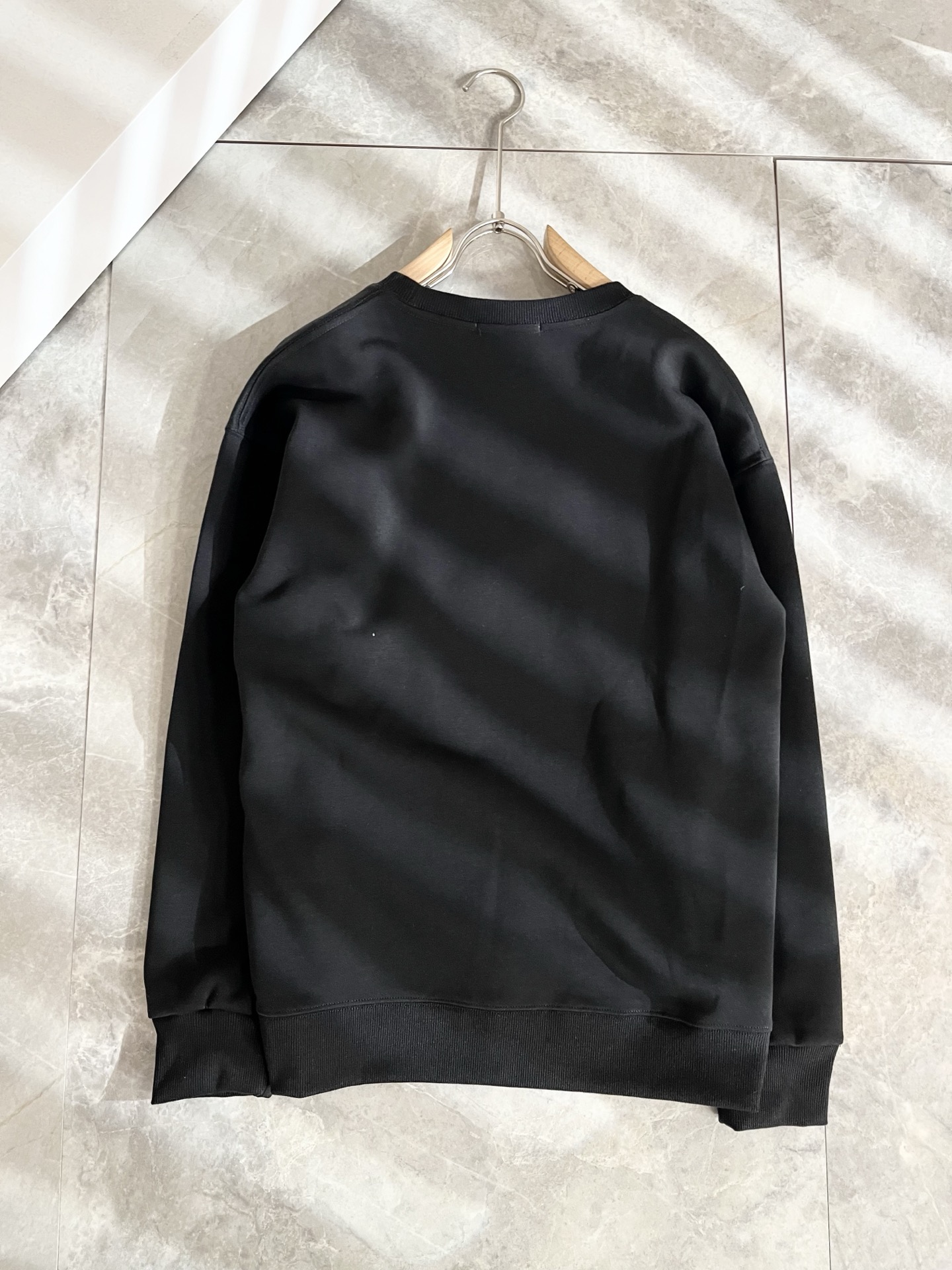 PRAD*A普*达2025秋冬新款男女同款👫卫衣，最新款全网独家首上！！~既经典有时尚百搭，谁不爱啊，将