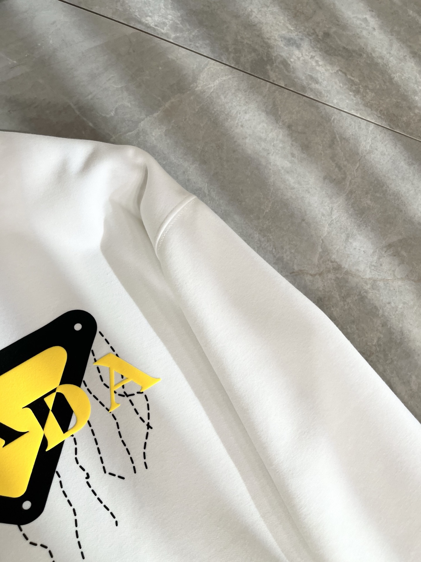 PRAD*A普*达2025秋冬新款男女同款👫卫衣，最新款全网独家首上！！~既经典有时尚百搭，谁不爱啊，将