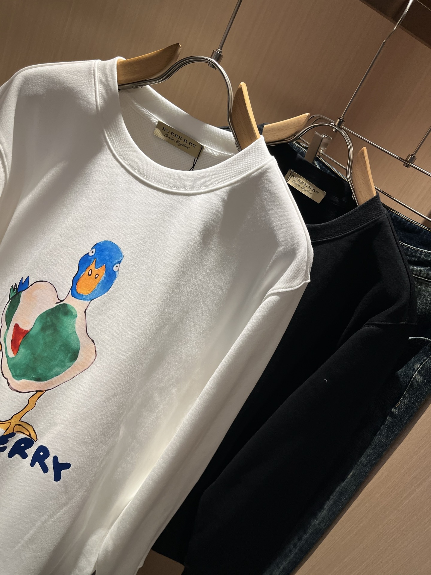 BURBER*Y巴*莉 2025秋冬新款男女同款👫基础休闲百搭棉质圆领卫衣，男女同款卫衣！贸易公司渠道稀