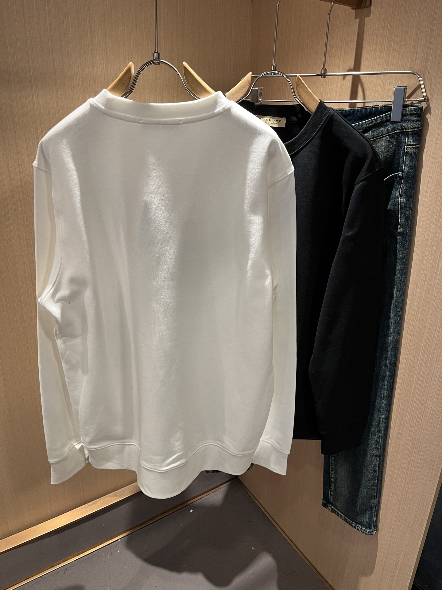 BURBER*Y巴*莉 2025秋冬新款男女同款👫基础休闲百搭棉质圆领卫衣，男女同款卫衣！贸易公司渠道稀