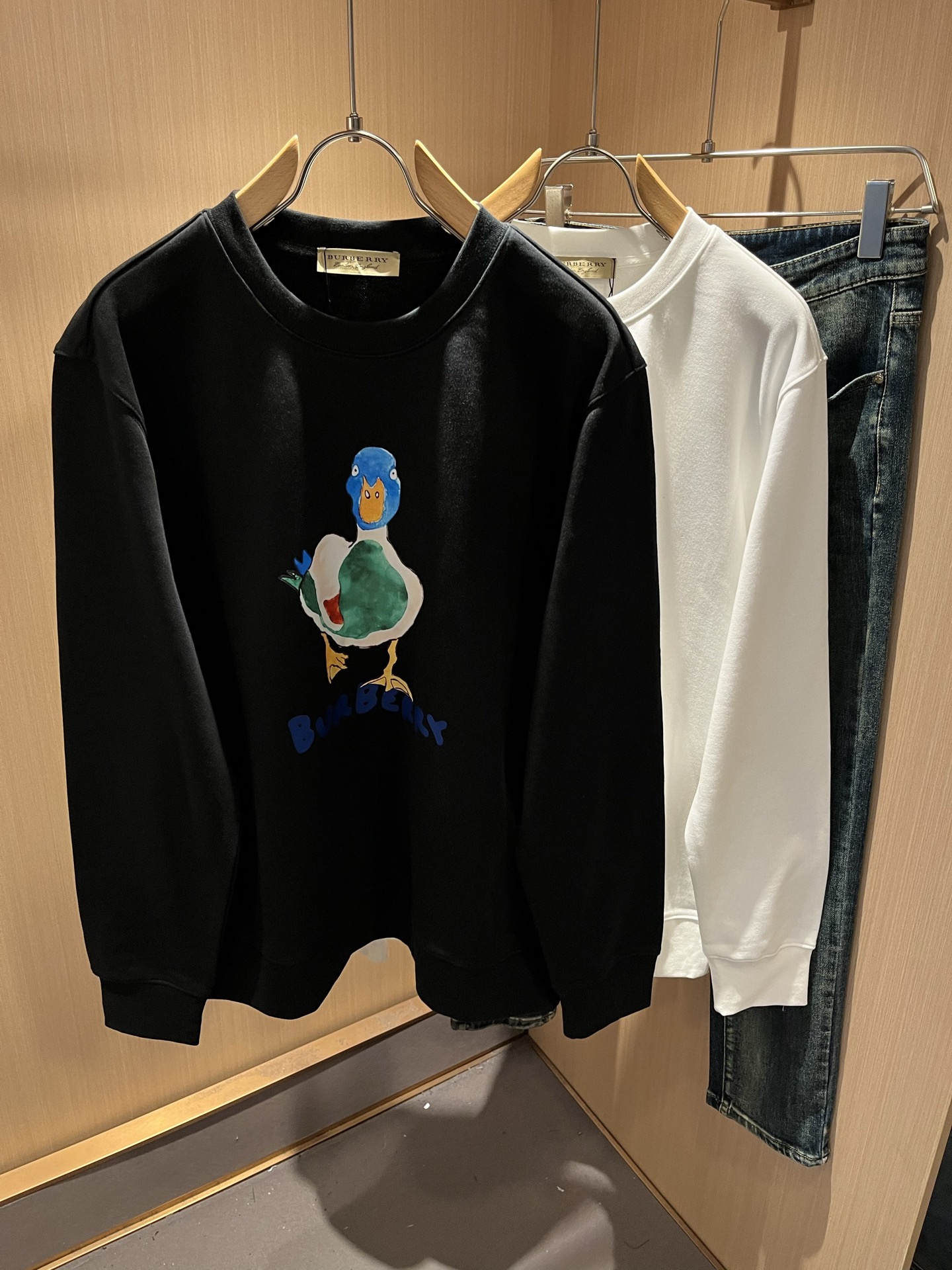 BURBER*Y巴*莉 2025秋冬新款男女同款👫基础休闲百搭棉质圆领卫衣，男女同款卫衣！贸易公司渠道稀