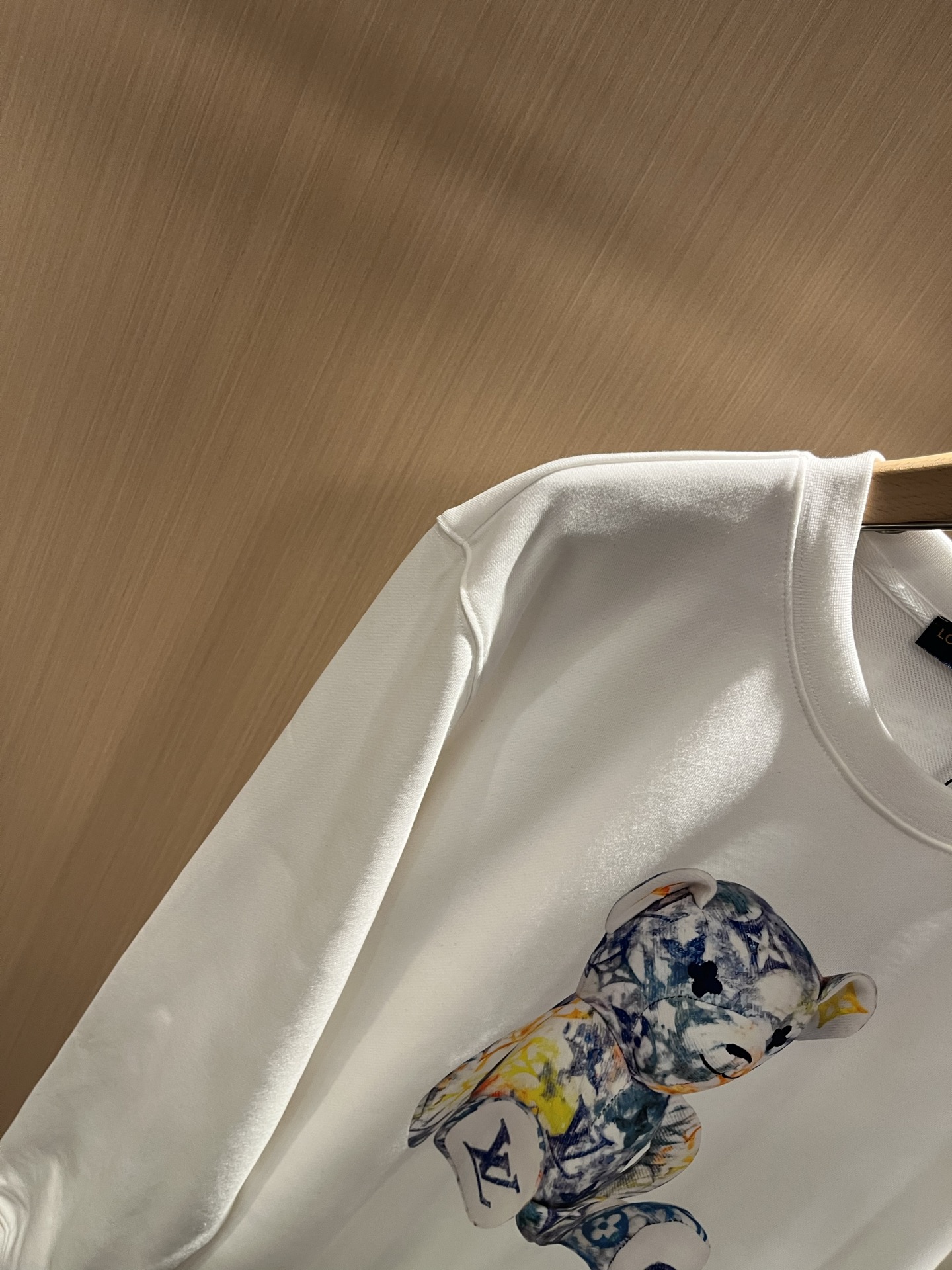 LouisVuitt*路易*登 2025秋冬卫衣全新系列单品上线，非常时髦前卫的一款男女同款短袖T恤，标