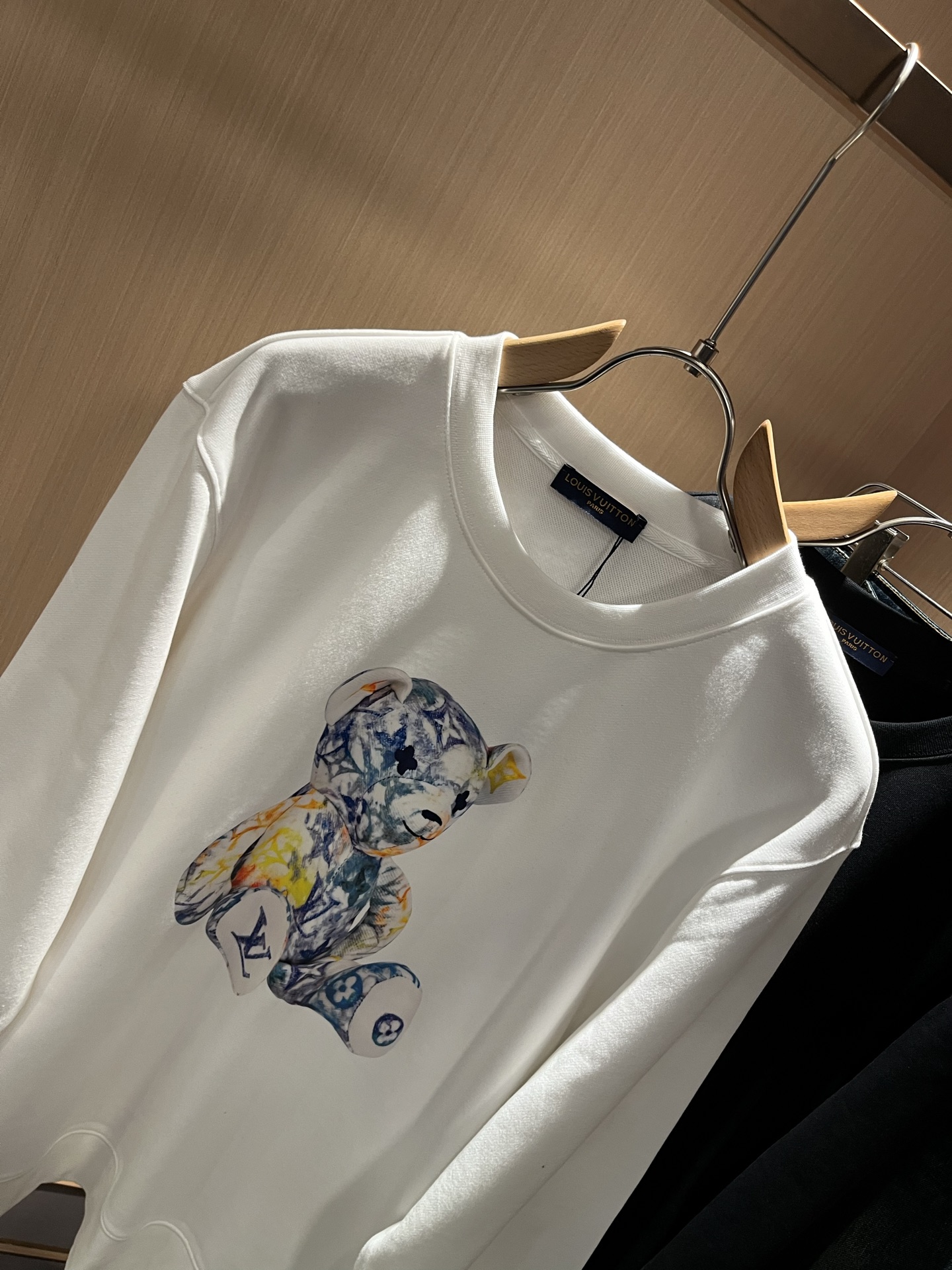 LouisVuitt*路易*登 2025秋冬卫衣全新系列单品上线，非常时髦前卫的一款男女同款短袖T恤，标