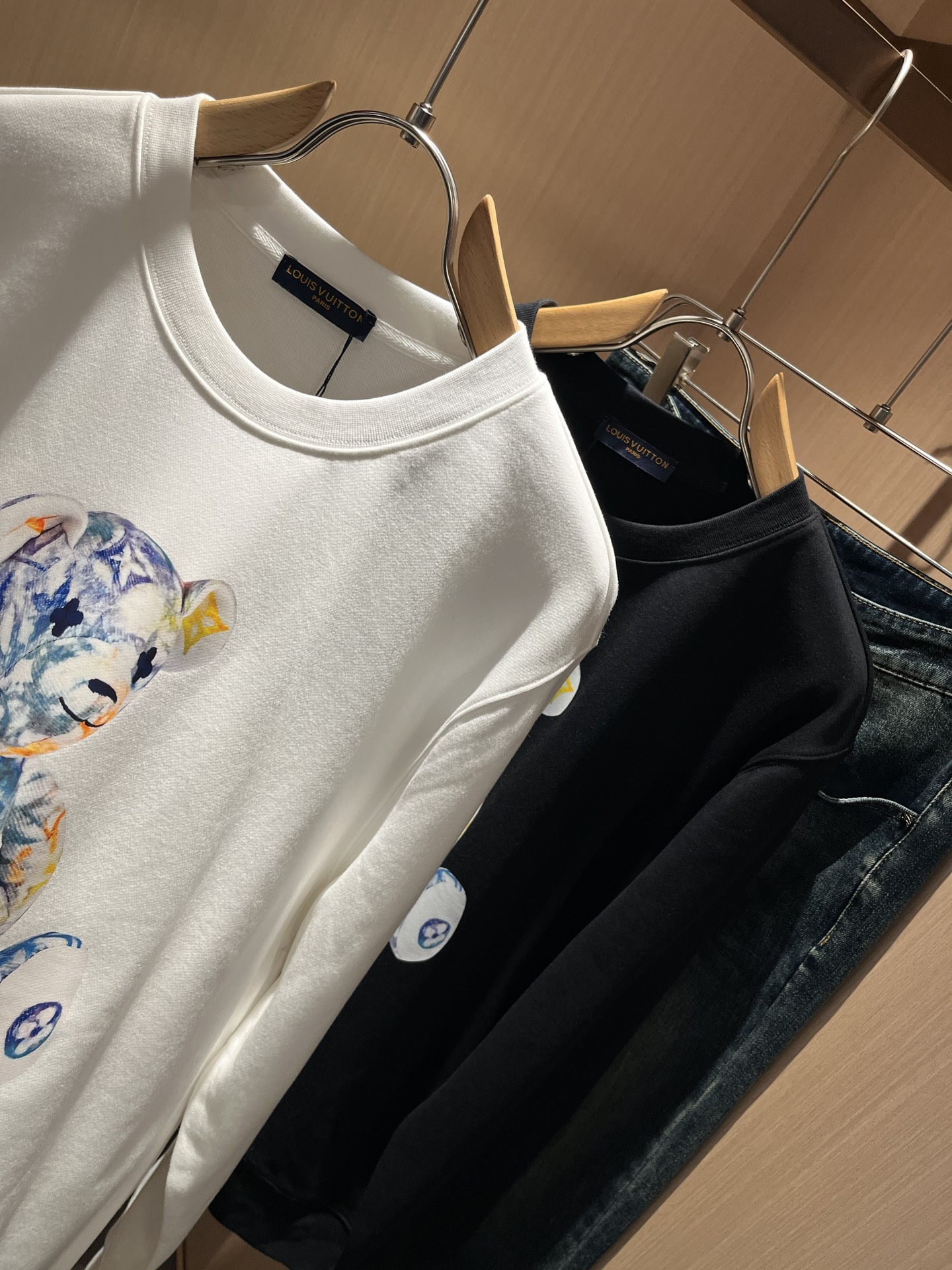 LouisVuitt*路易*登 2025秋冬卫衣全新系列单品上线，非常时髦前卫的一款男女同款短袖T恤，标