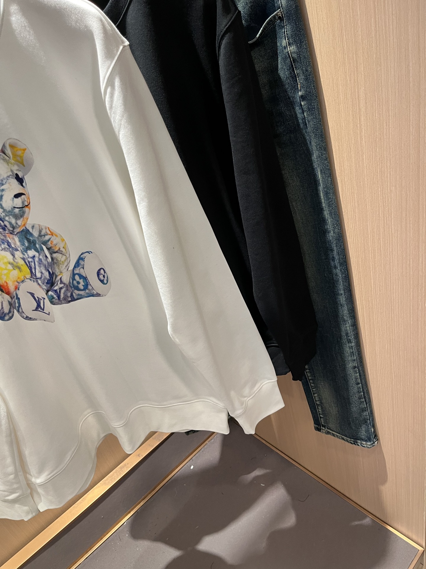 LouisVuitt*路易*登 2025秋冬卫衣全新系列单品上线，非常时髦前卫的一款男女同款短袖T恤，标