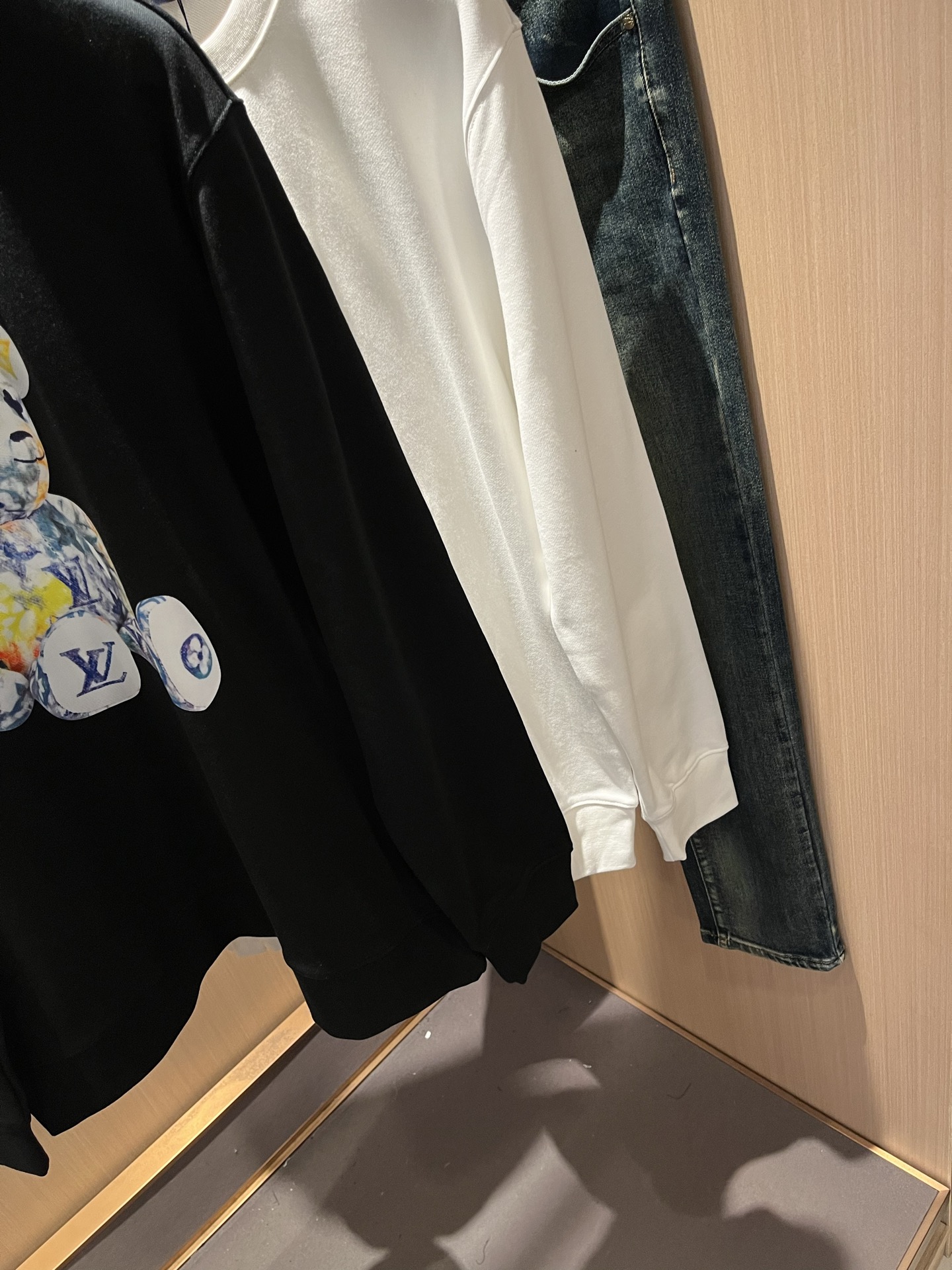 LouisVuitt*路易*登 2025秋冬卫衣全新系列单品上线，非常时髦前卫的一款男女同款短袖T恤，标