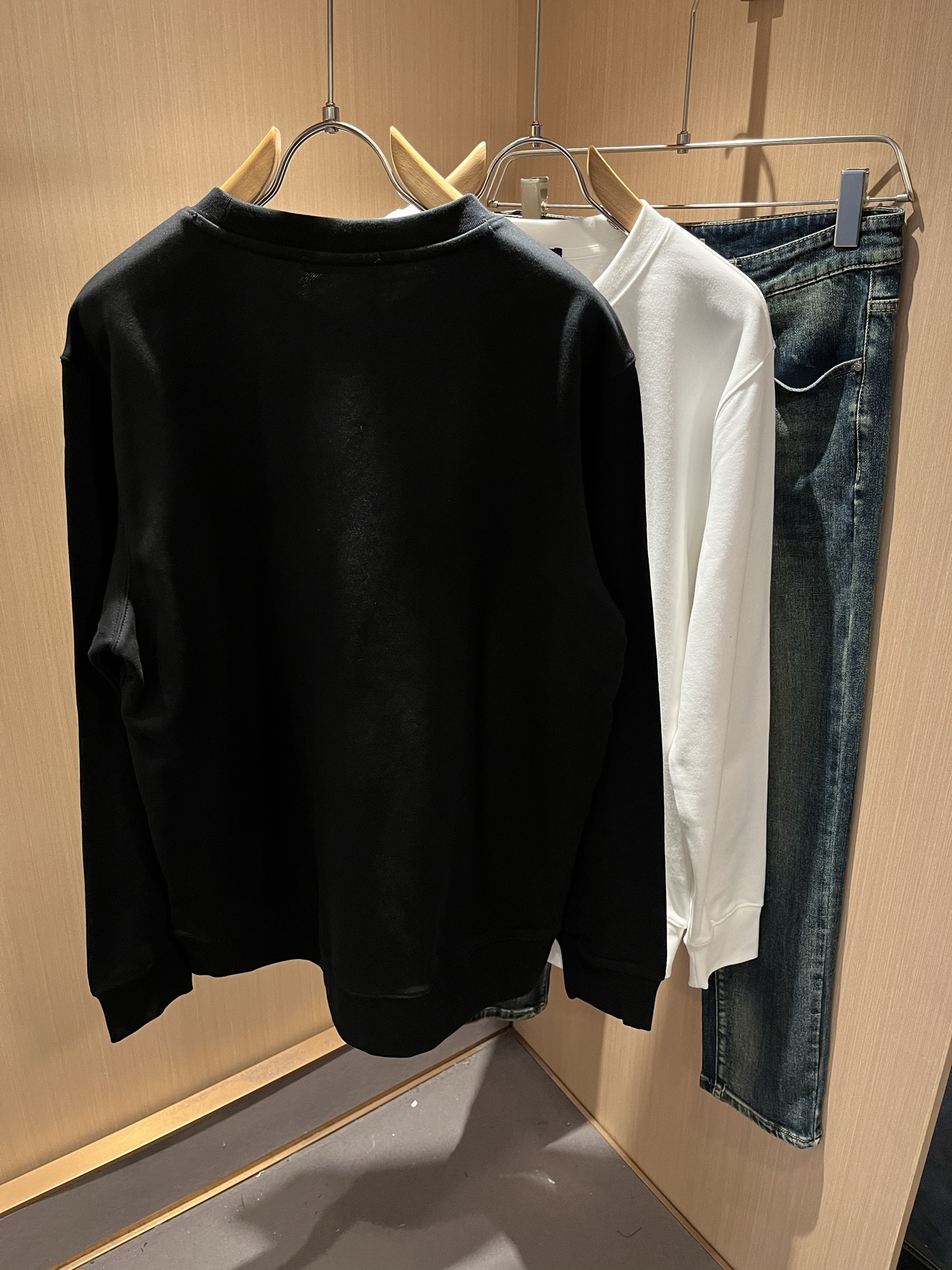 LouisVuitt*路易*登 2025秋冬卫衣全新系列单品上线，非常时髦前卫的一款男女同款短袖T恤，标