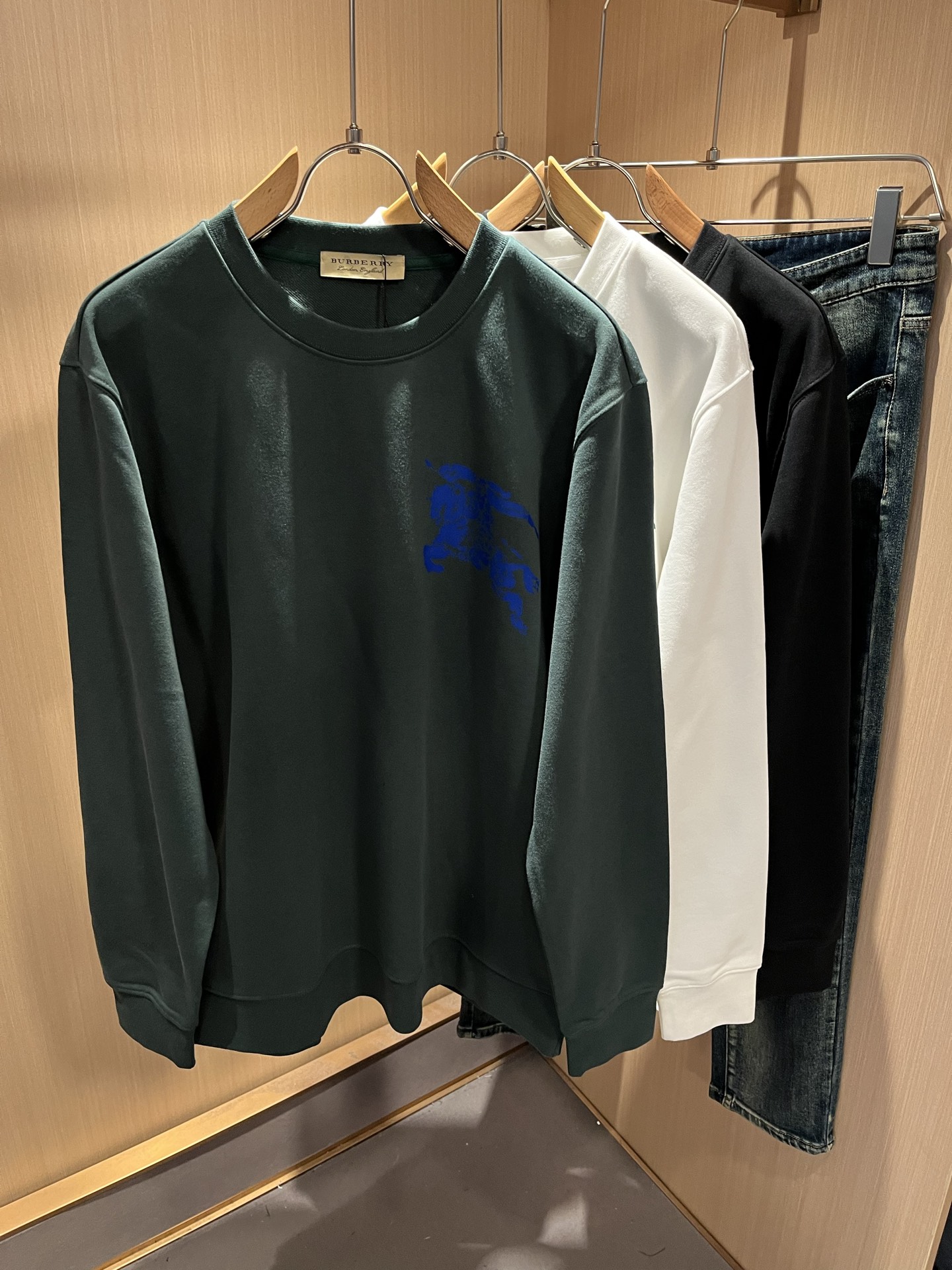 BURBER*Y巴*莉 2025秋冬新款男女同款👫基础休闲百搭棉质圆领卫衣，男女同款卫衣！贸易公司渠道稀