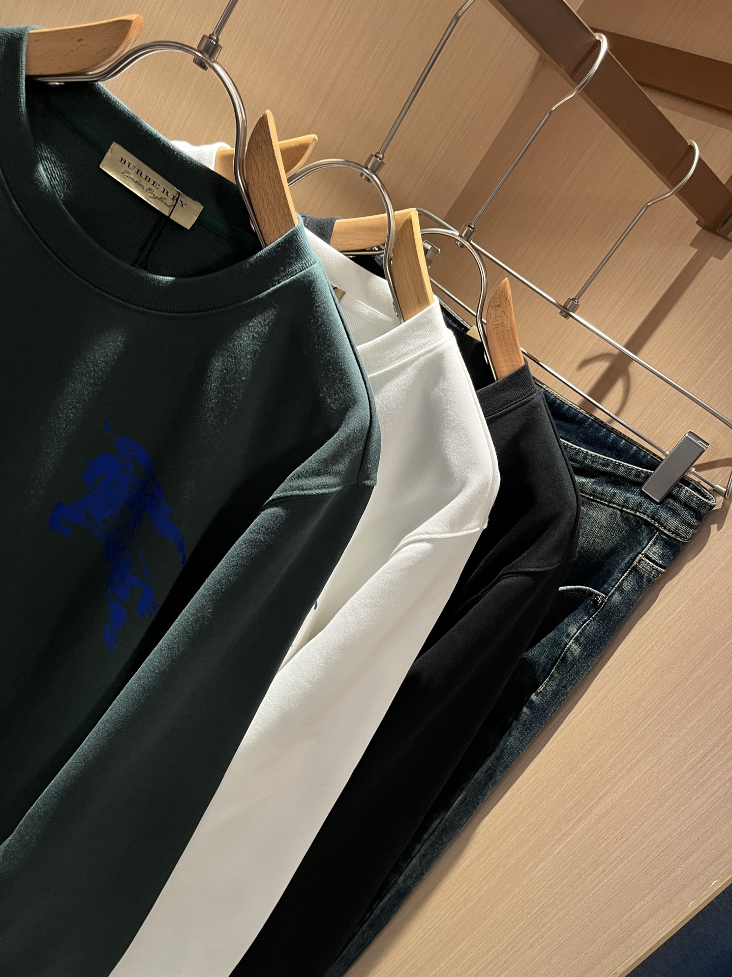 BURBER*Y巴*莉 2025秋冬新款男女同款👫基础休闲百搭棉质圆领卫衣，男女同款卫衣！贸易公司渠道稀