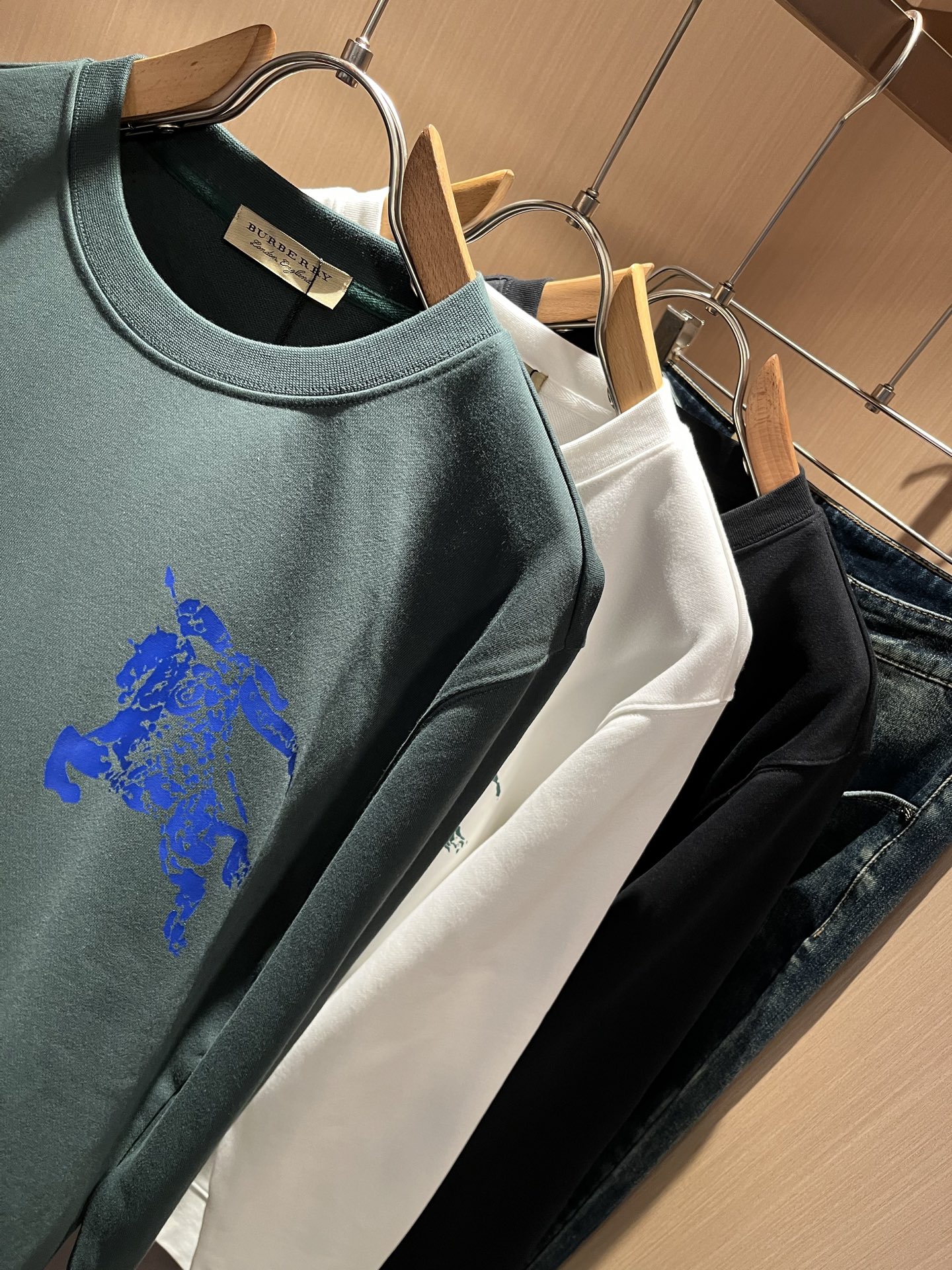 BURBER*Y巴*莉 2025秋冬新款男女同款👫基础休闲百搭棉质圆领卫衣，男女同款卫衣！贸易公司渠道稀