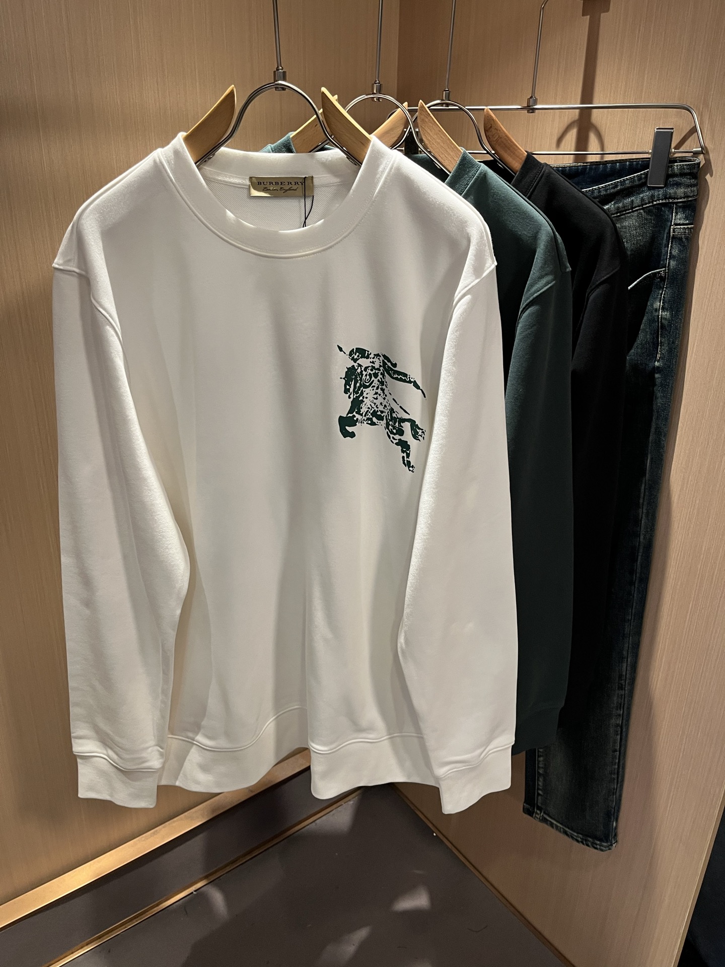 BURBER*Y巴*莉 2025秋冬新款男女同款👫基础休闲百搭棉质圆领卫衣，男女同款卫衣！贸易公司渠道稀