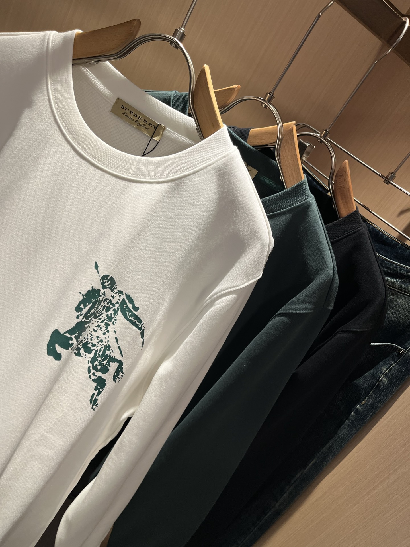 BURBER*Y巴*莉 2025秋冬新款男女同款👫基础休闲百搭棉质圆领卫衣，男女同款卫衣！贸易公司渠道稀