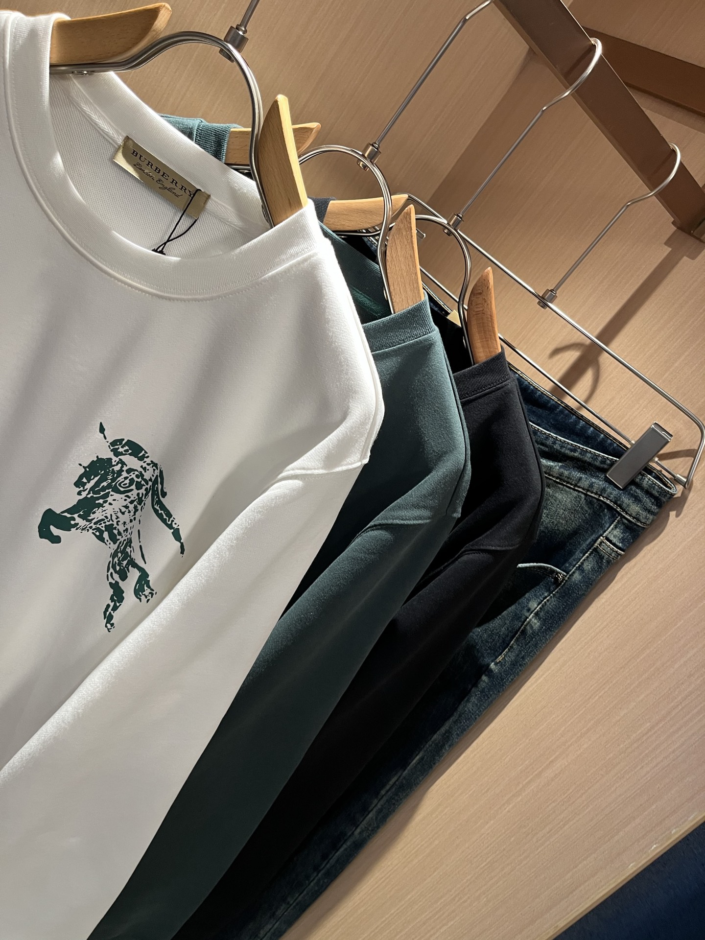 BURBER*Y巴*莉 2025秋冬新款男女同款👫基础休闲百搭棉质圆领卫衣，男女同款卫衣！贸易公司渠道稀