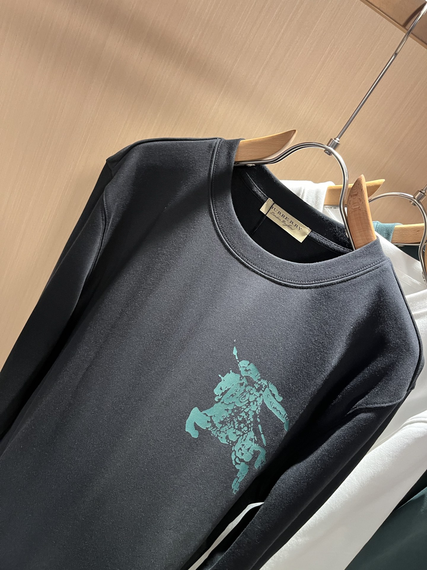 BURBER*Y巴*莉 2025秋冬新款男女同款👫基础休闲百搭棉质圆领卫衣，男女同款卫衣！贸易公司渠道稀