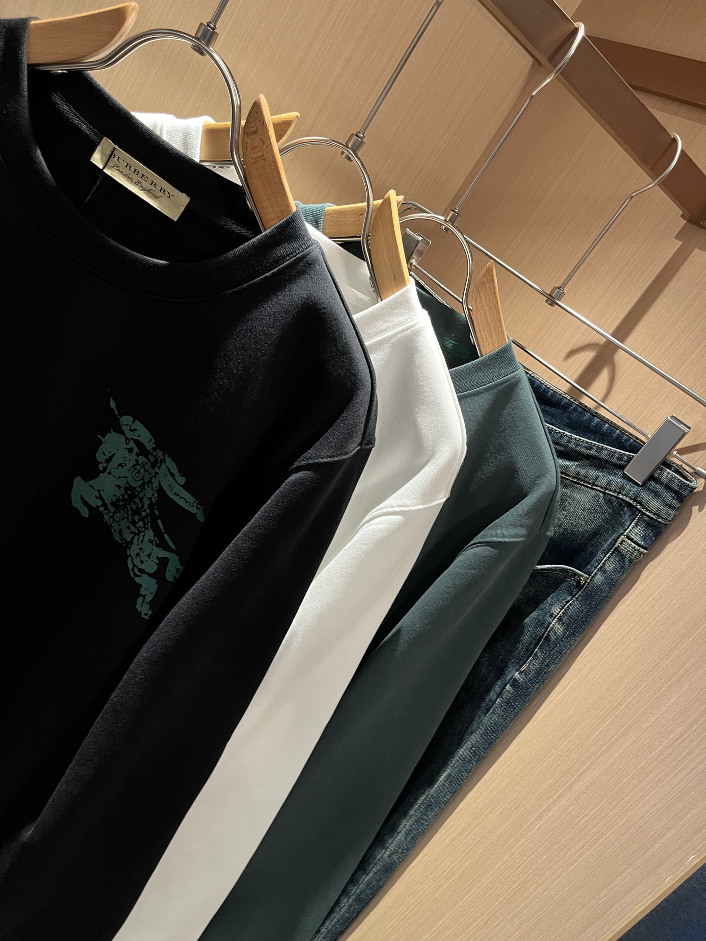 BURBER*Y巴*莉 2025秋冬新款男女同款👫基础休闲百搭棉质圆领卫衣，男女同款卫衣！贸易公司渠道稀