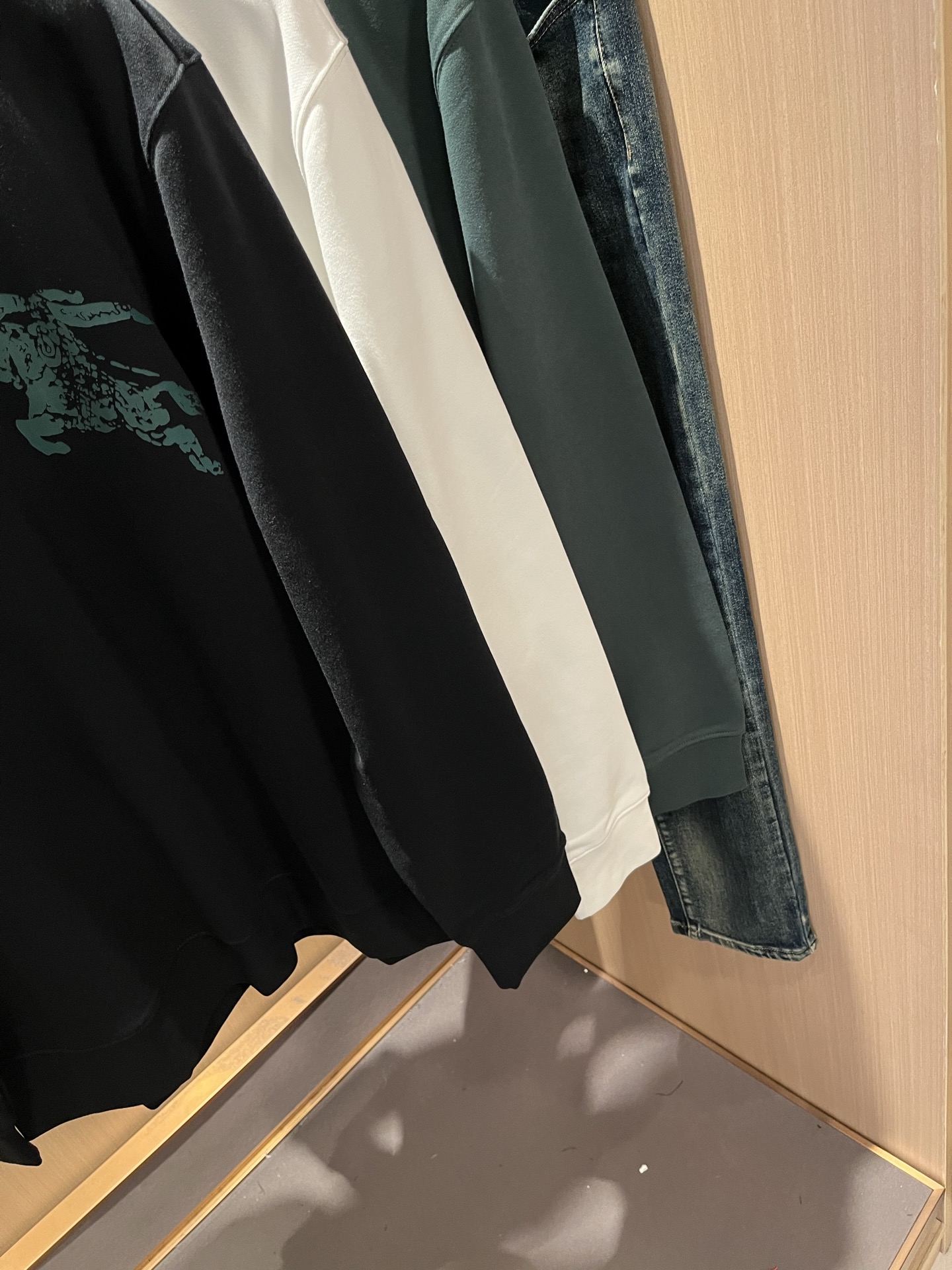 BURBER*Y巴*莉 2025秋冬新款男女同款👫基础休闲百搭棉质圆领卫衣，男女同款卫衣！贸易公司渠道稀