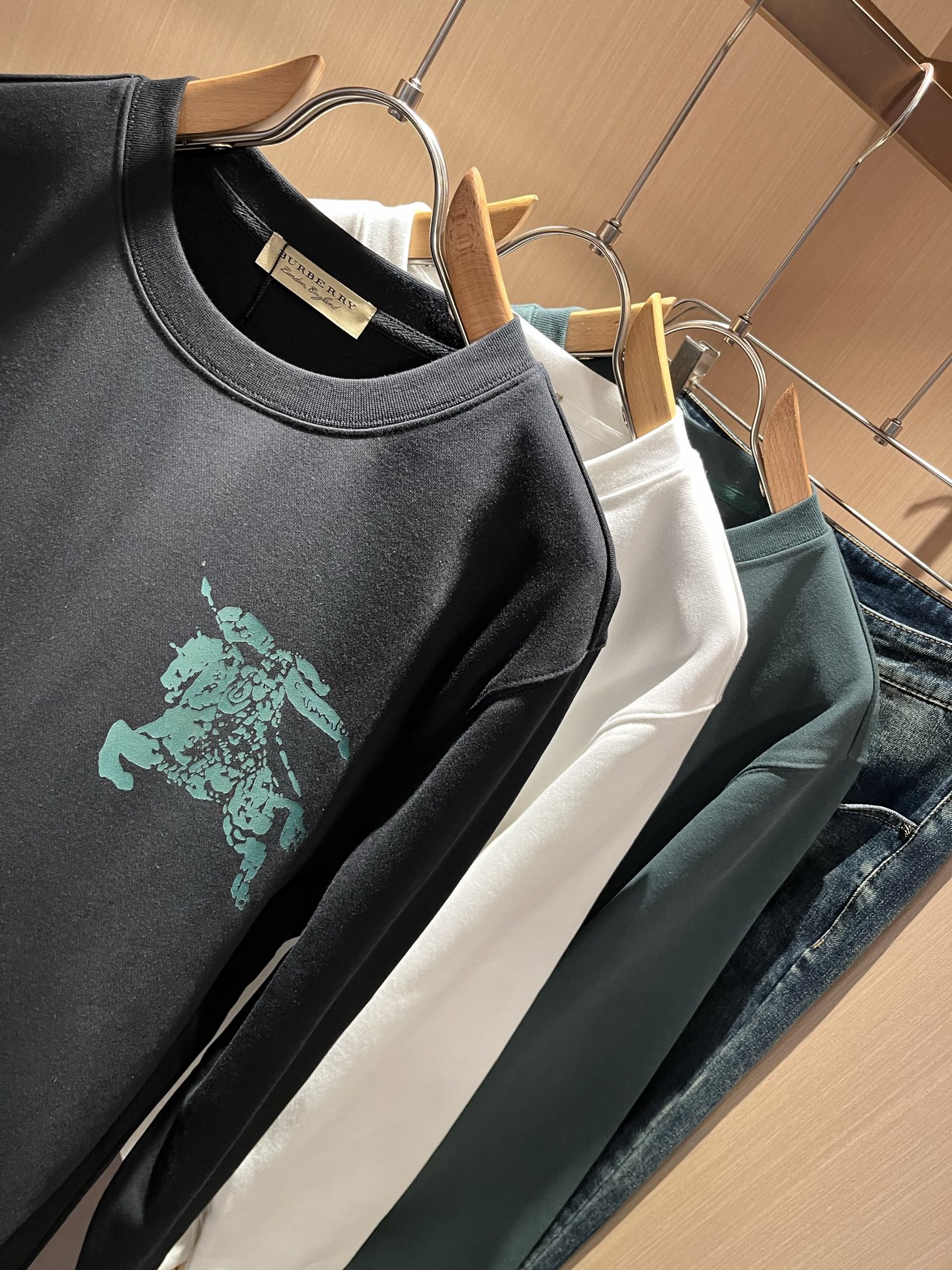 BURBER*Y巴*莉 2025秋冬新款男女同款👫基础休闲百搭棉质圆领卫衣，男女同款卫衣！贸易公司渠道稀