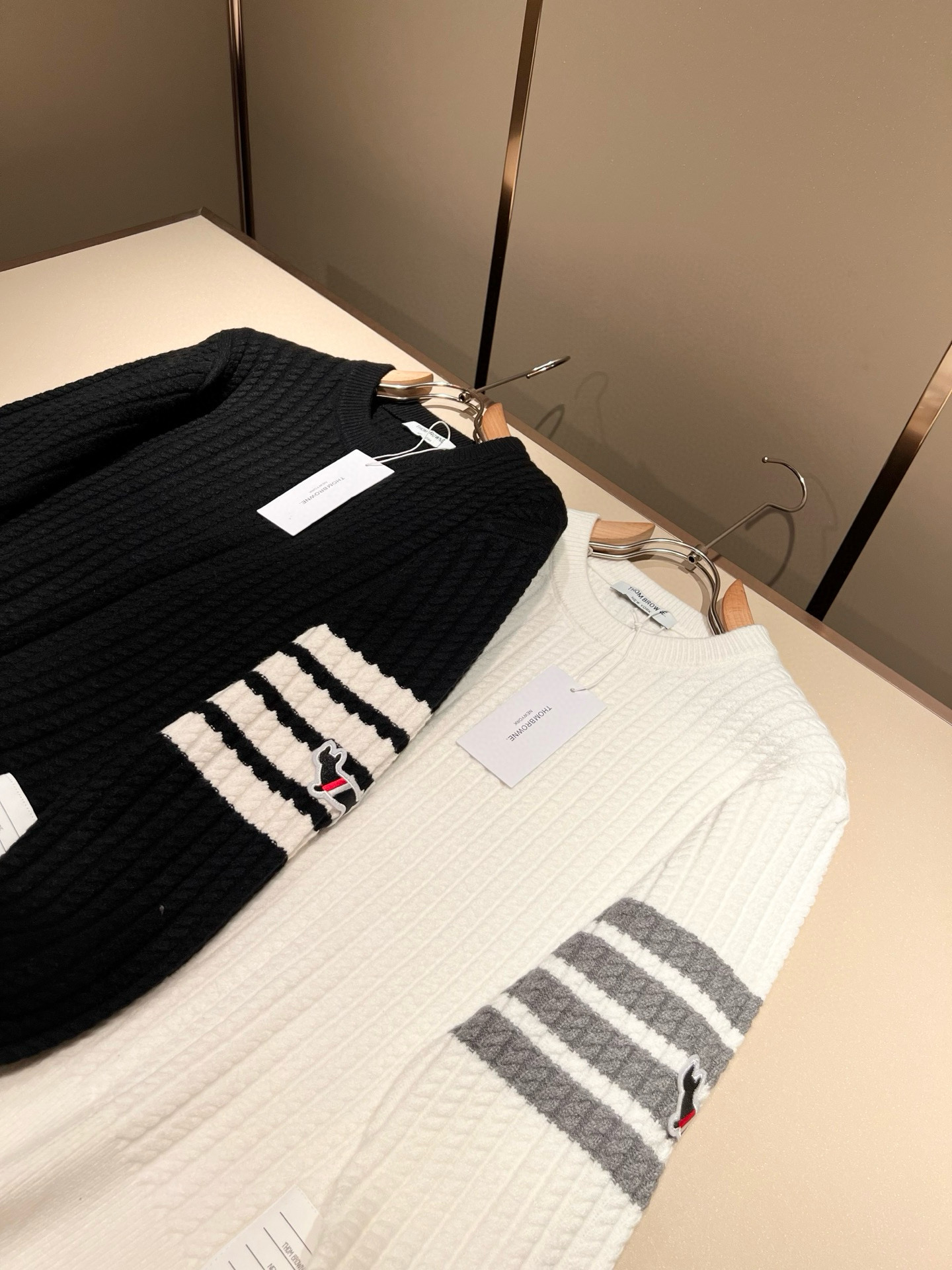 ThomBrow*e汤姆*朗2025秋冬新款男女同款👫针织羊毛衫，今年的专柜新品，男女同款👫超软羊毛面料