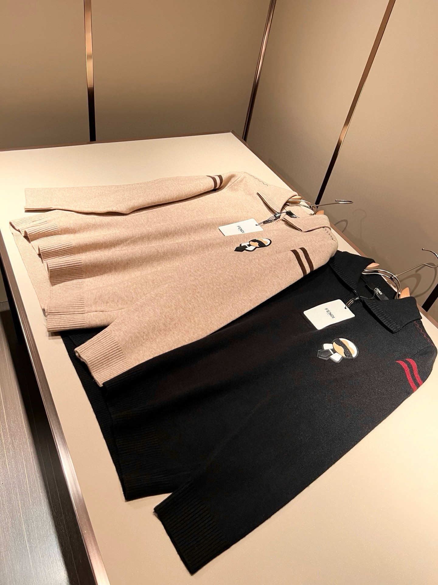 FEN*I 芬*迪2025秋冬新款FD家族男女同款拉链款高领针织羊毛开衫，男女同款👫百搭。意大利原厂订单