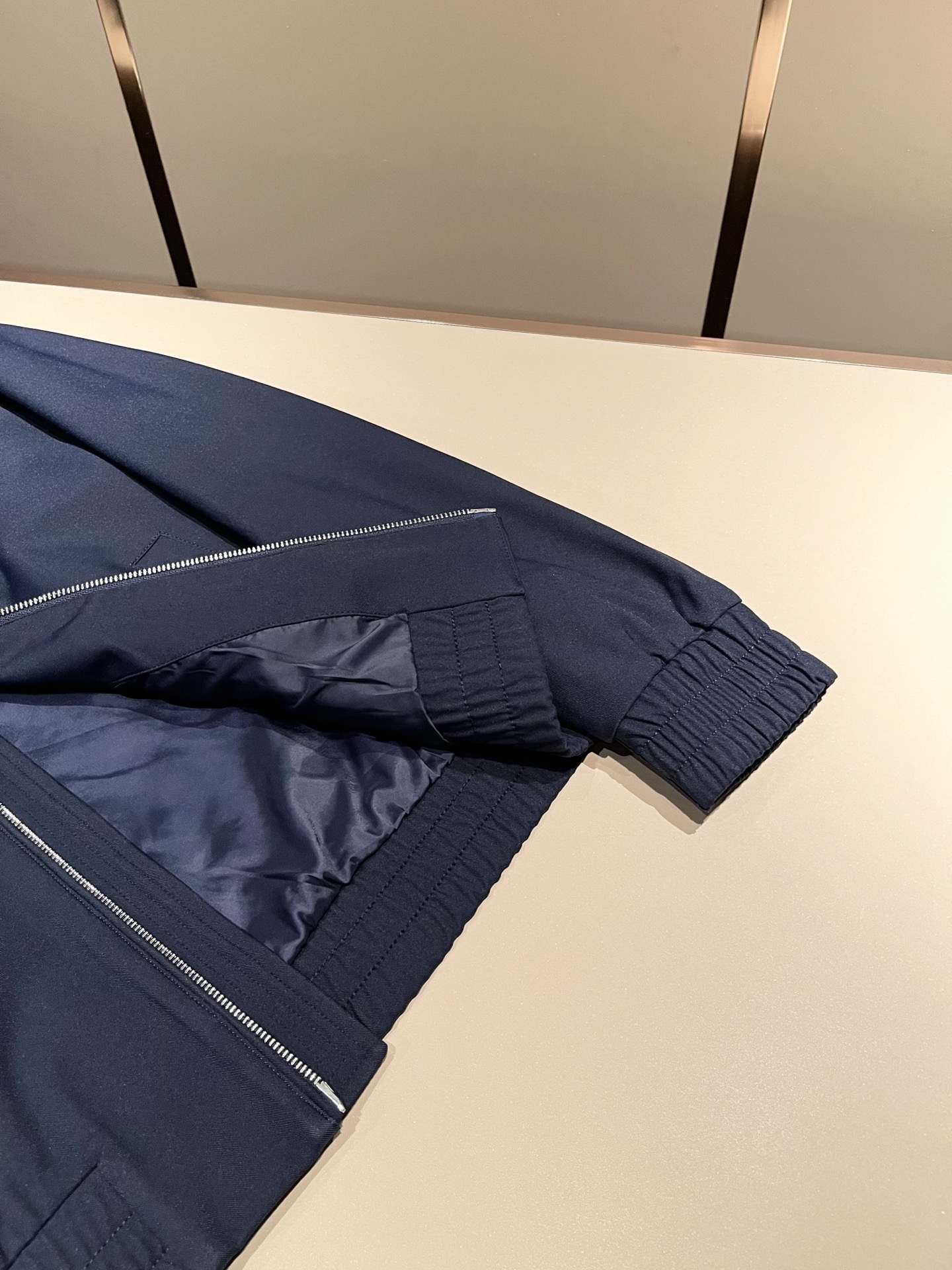 Ermenegildo Zeg*a杰*亚 2025秋冬新款男士夹克外套，外贸公司订单！客供聚酯纤维材质，