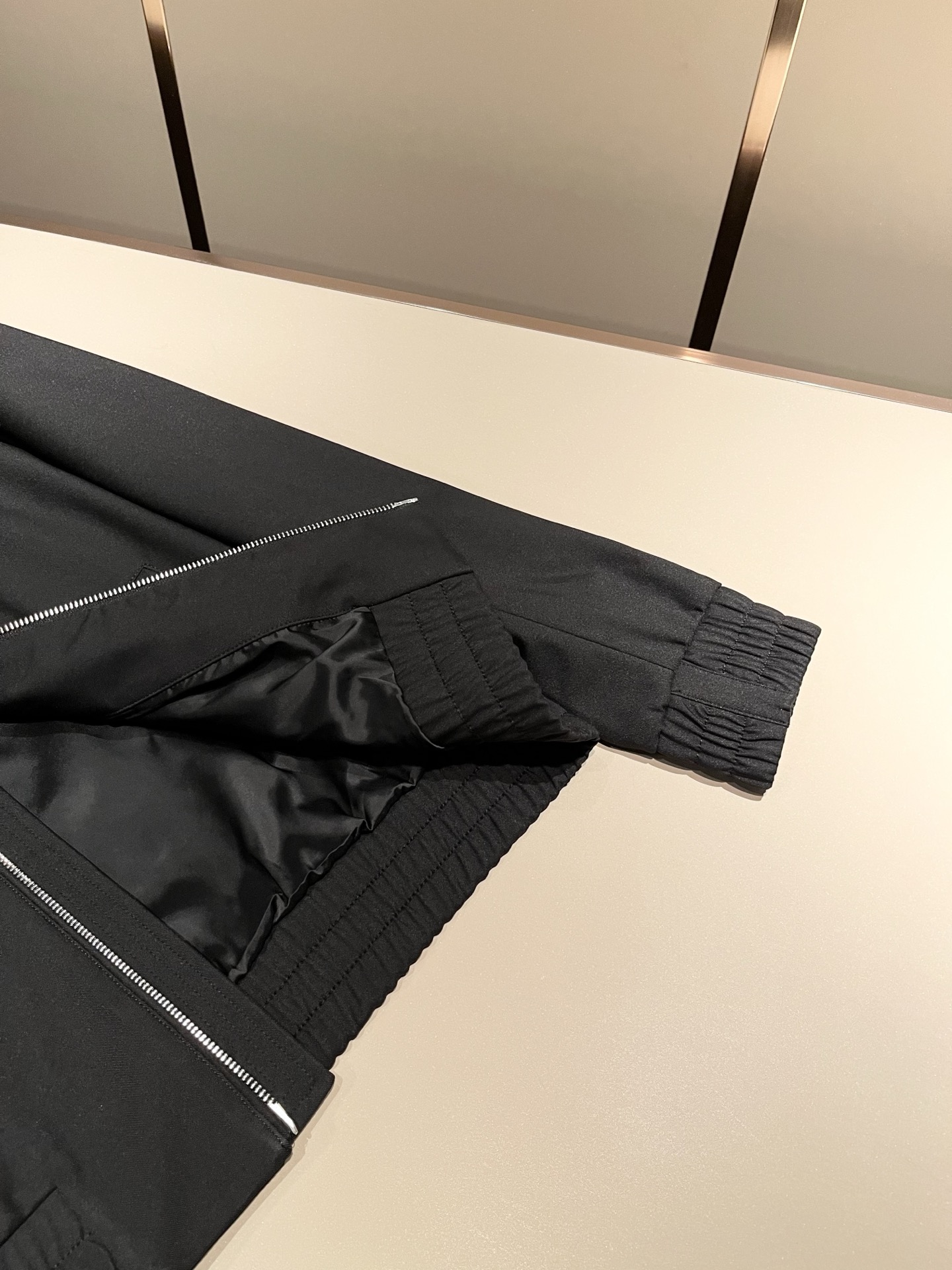 Ermenegildo Zeg*a杰*亚 2025秋冬新款男士夹克外套，外贸公司订单！客供聚酯纤维材质，