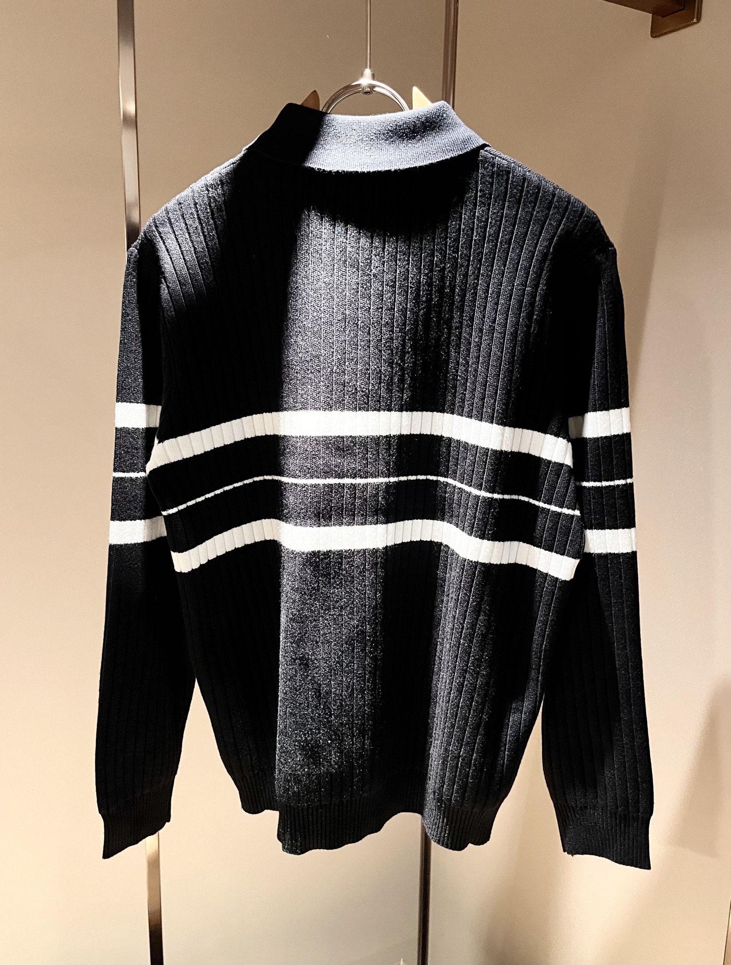 PRAD*A普*达2025秋冬新款男士针织羊毛衫，最新款全网独家首上！！~既经典有时尚百搭，谁不爱啊，将