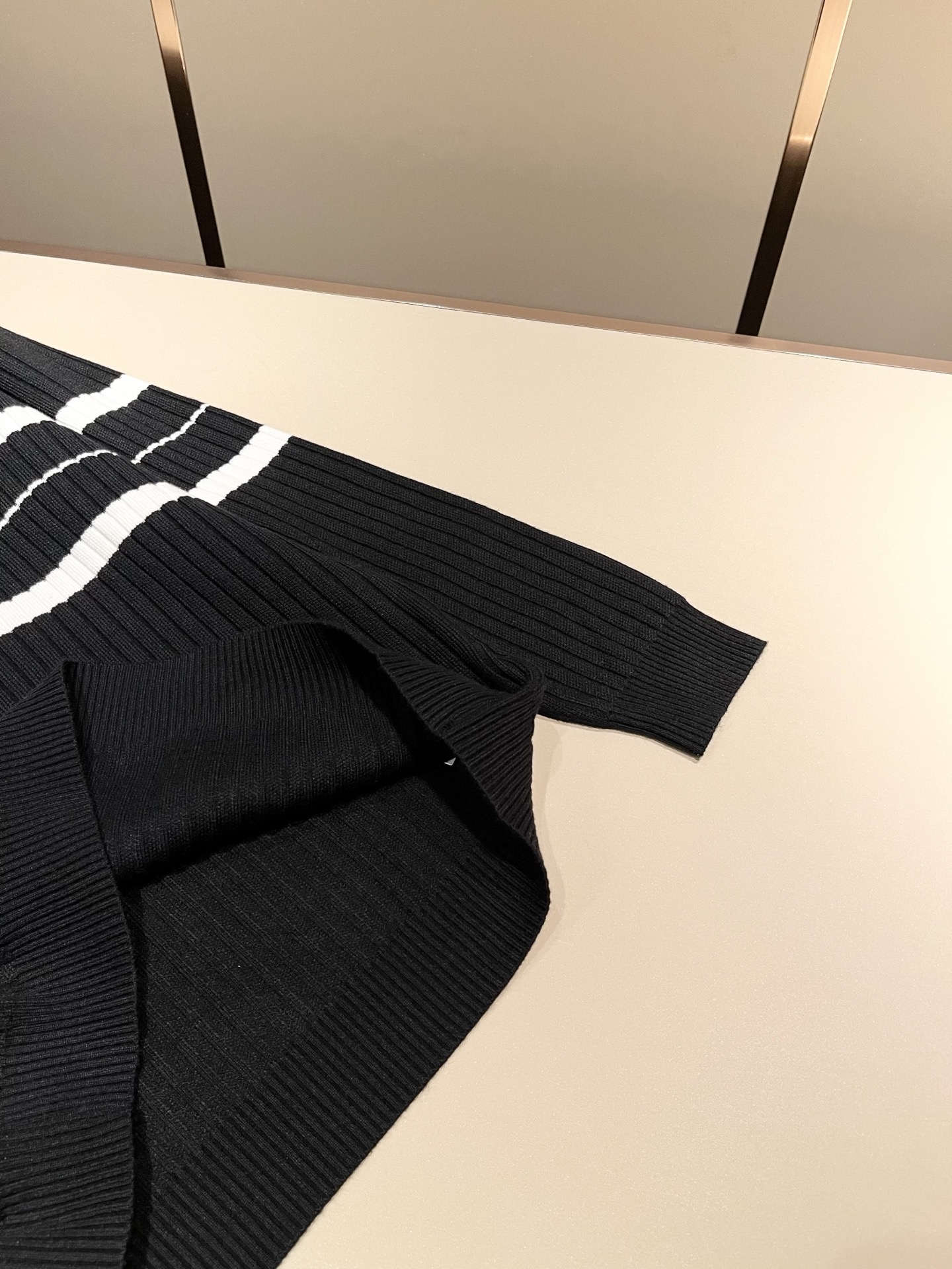 PRAD*A普*达2025秋冬新款男士针织羊毛衫，最新款全网独家首上！！~既经典有时尚百搭，谁不爱啊，将