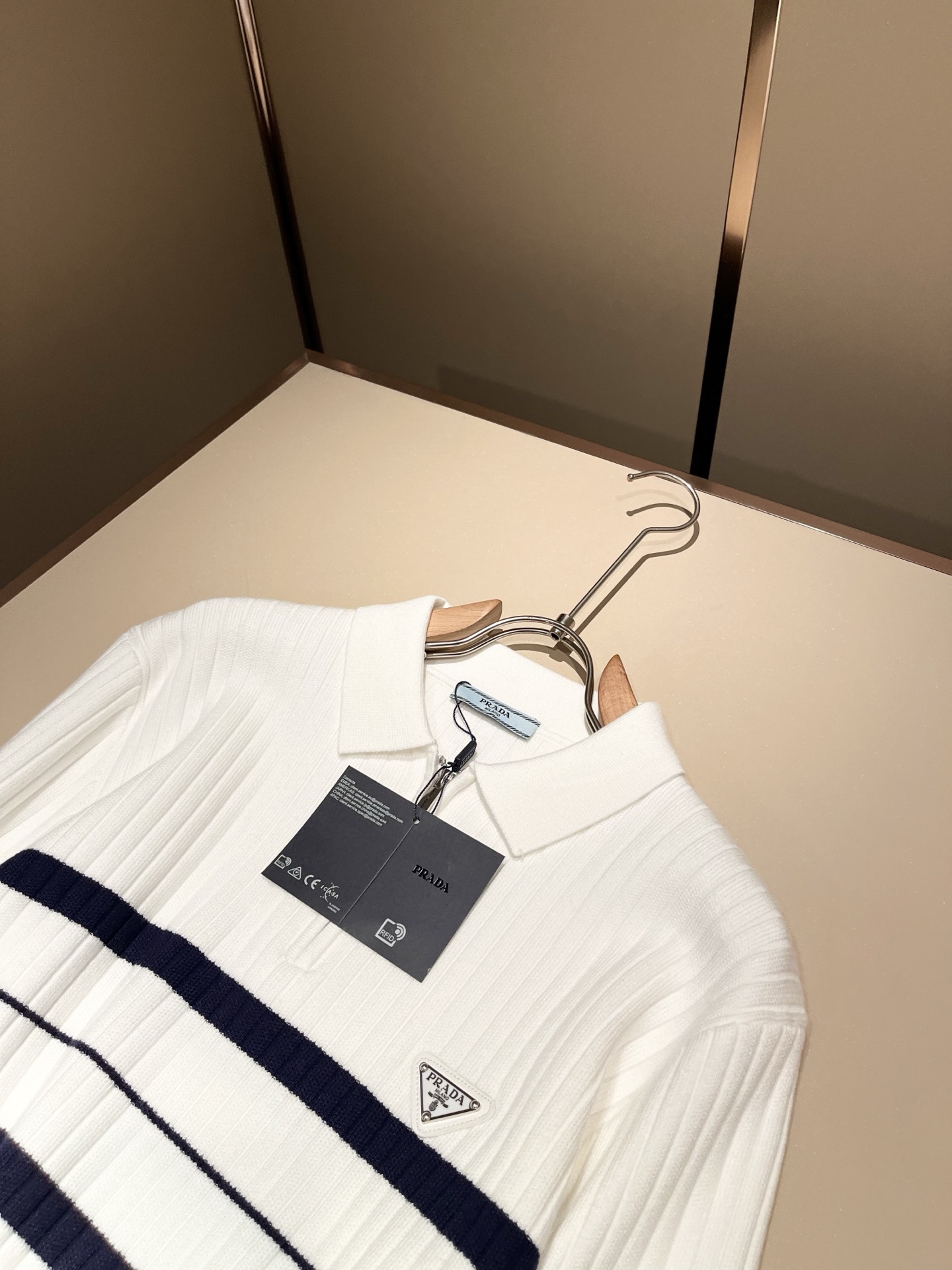 PRAD*A普*达2025秋冬新款男士针织羊毛衫，最新款全网独家首上！！~既经典有时尚百搭，谁不爱啊，将