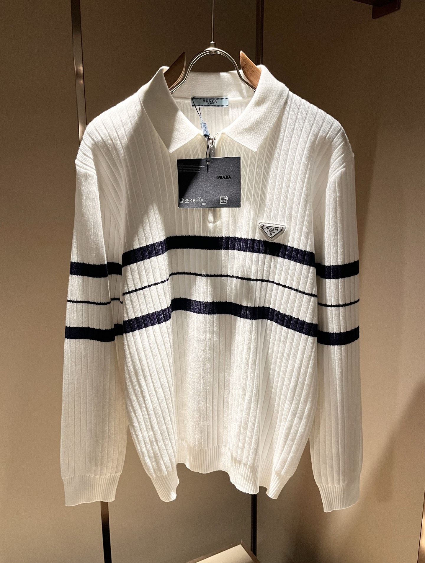 PRAD*A普*达2025秋冬新款男士针织羊毛衫，最新款全网独家首上！！~既经典有时尚百搭，谁不爱啊，将