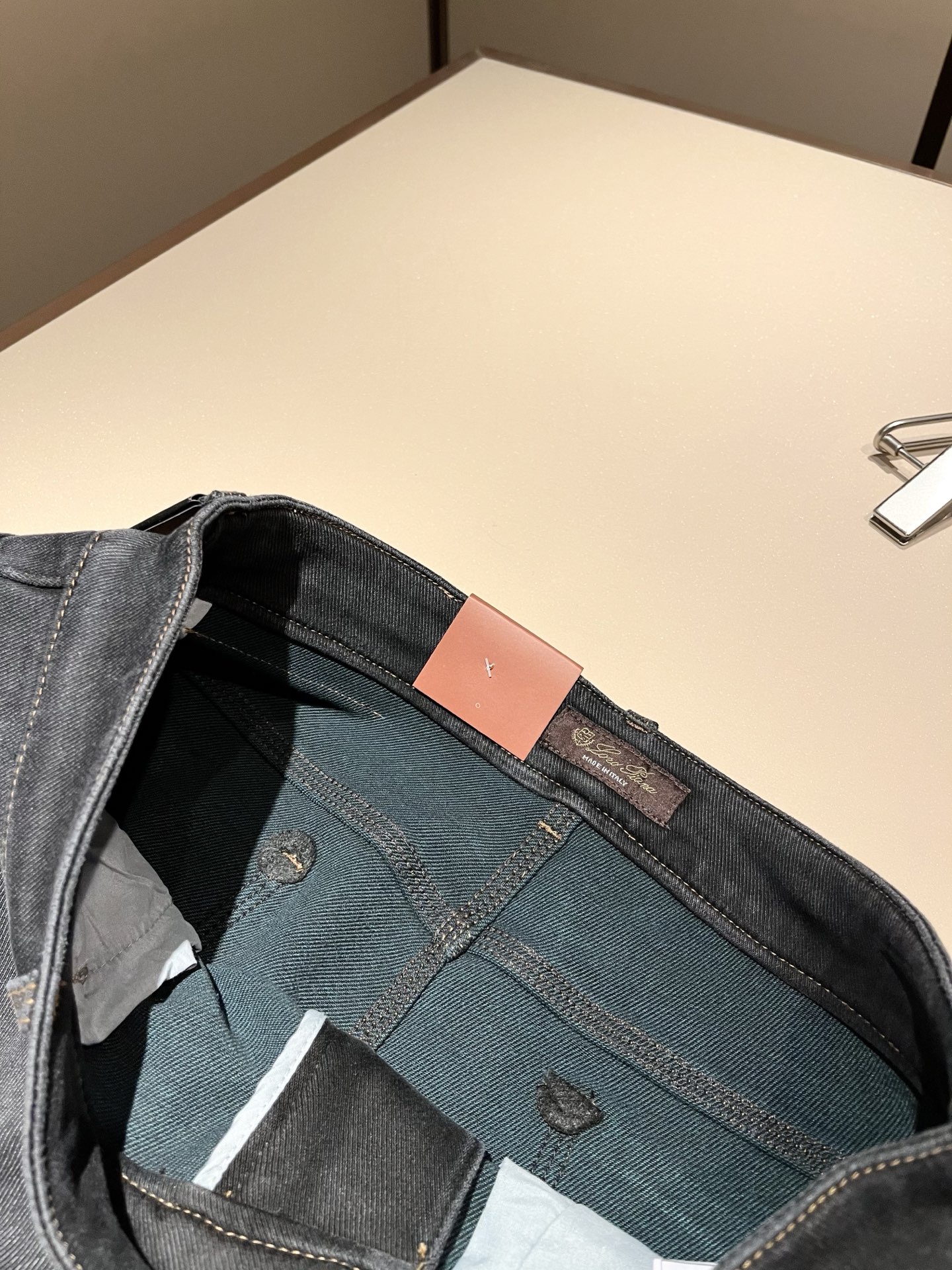 Loro Piana诺悠翩雅 2025秋冬新品男士时装款高端休闲裤，香港洋行渠道货，日本原厂出品，纯血统