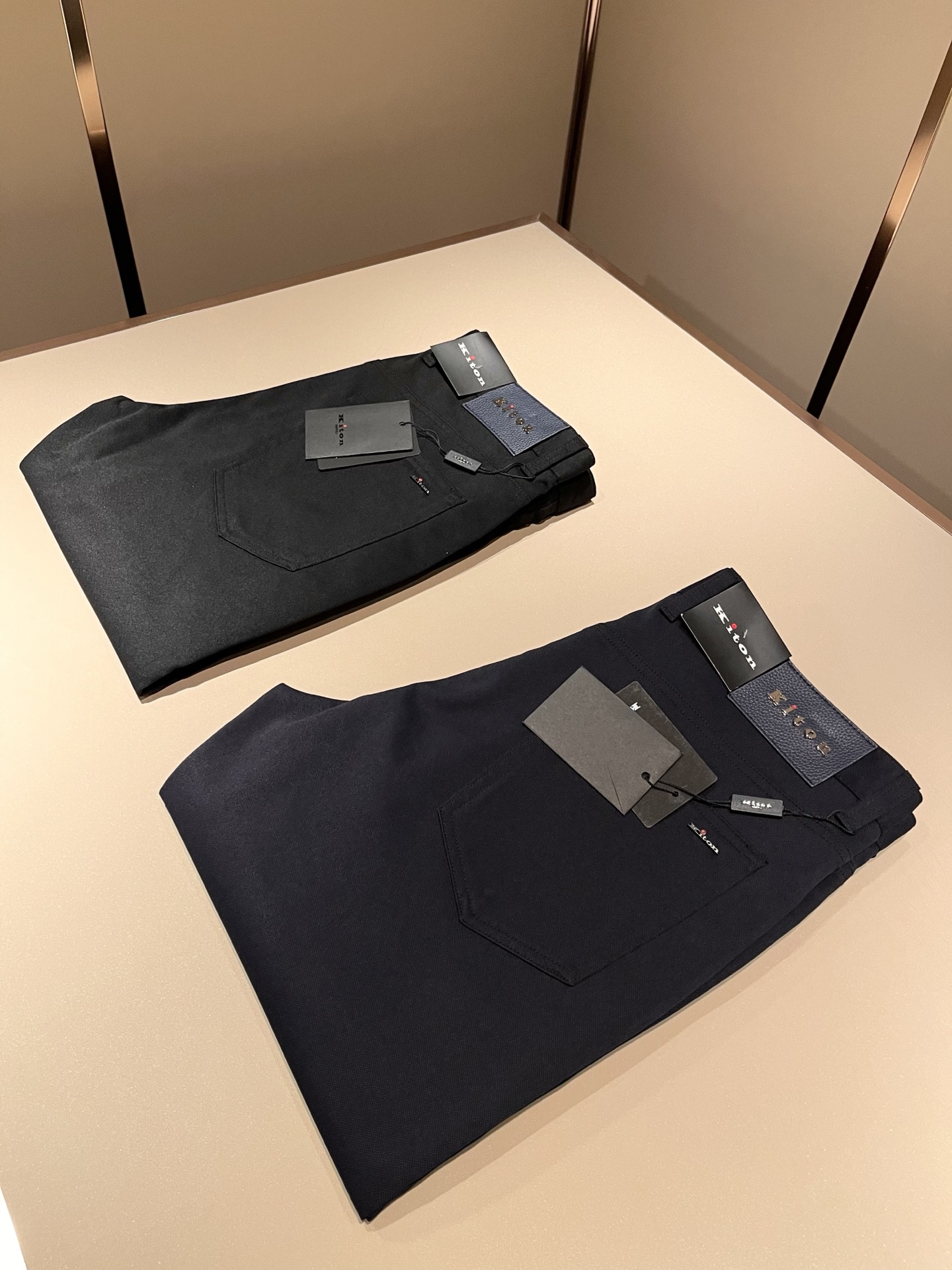 Kiton 2025秋冬新品男士高端休闲百搭四季通勤修身剪裁休闲裤！对于粉丝来说，这样大气的经典设计足矣