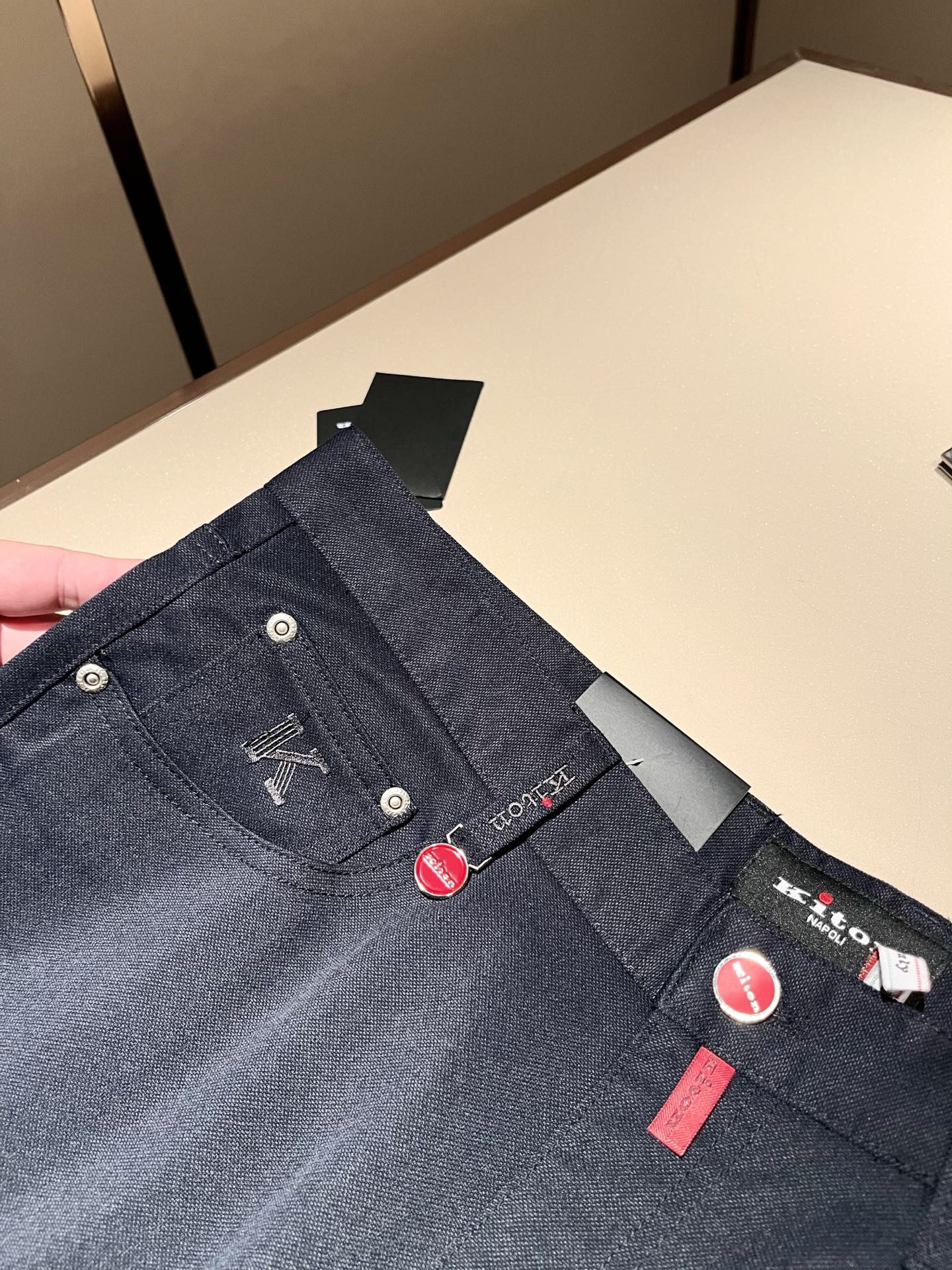 Kiton 2025秋冬新品男士高端休闲百搭四季通勤修身剪裁休闲裤！对于粉丝来说，这样大气的经典设计足矣