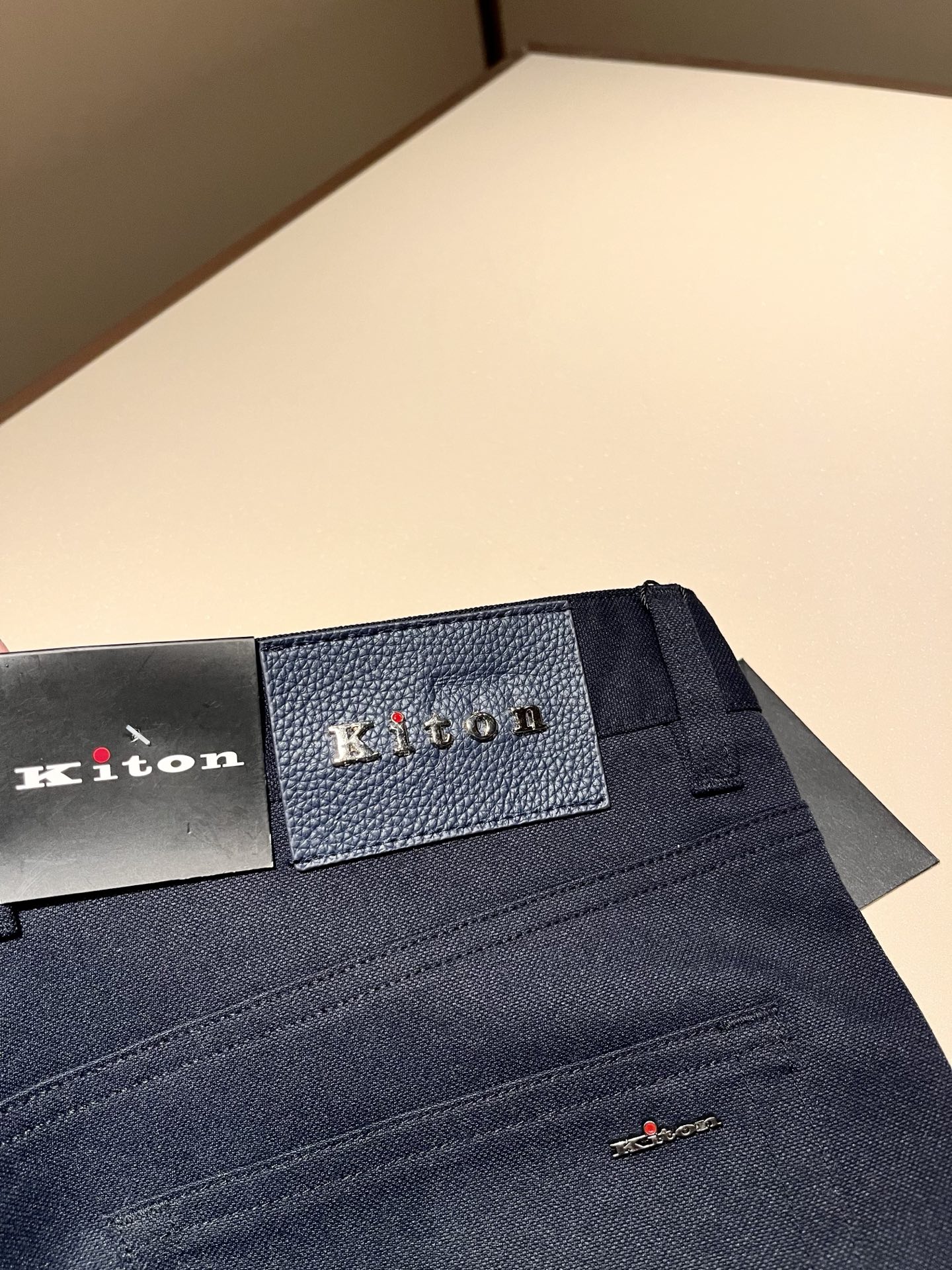 Kiton 2025秋冬新品男士高端休闲百搭四季通勤修身剪裁休闲裤！对于粉丝来说，这样大气的经典设计足矣
