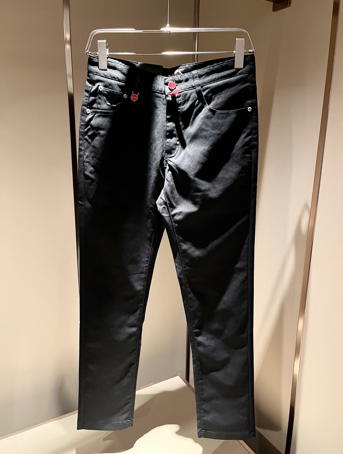 Kiton 2025秋冬新品男士高端休闲百搭四季通勤修身剪裁休闲裤！对于粉丝来说，这样大气的经典设计足矣