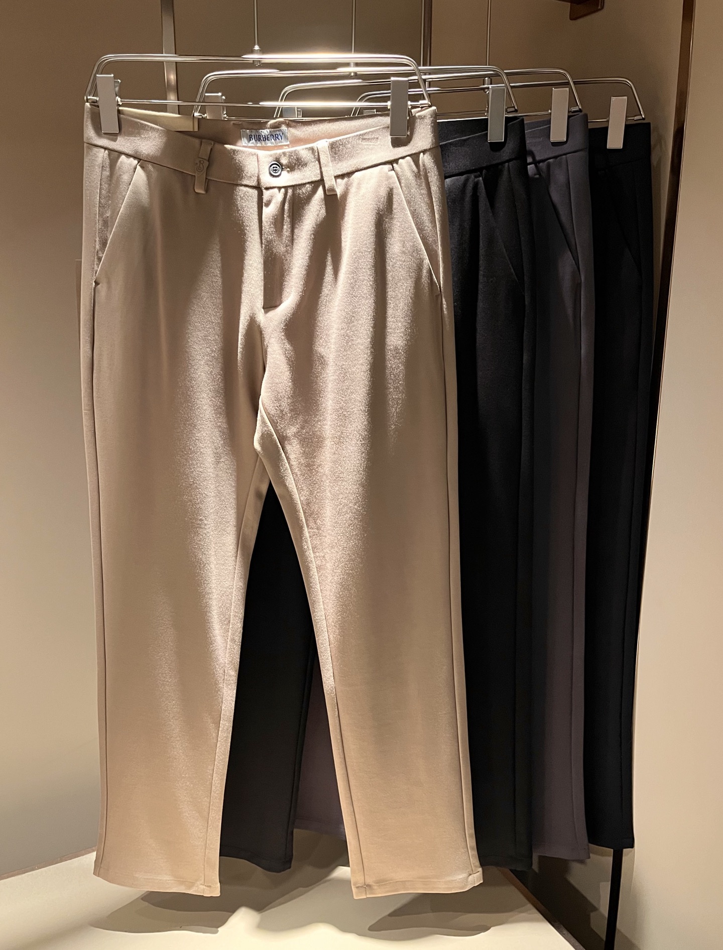 BURBER*Y巴*莉 2025秋冬男士休闲西裤，男士经典基础款小直筒裤 简洁纯色百搭款五金logo辅料