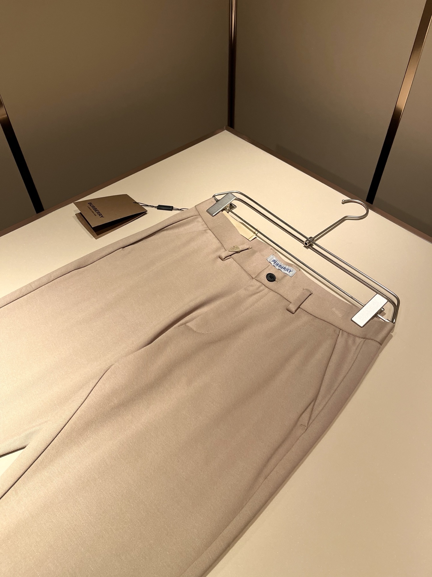 BURBER*Y巴*莉 2025秋冬男士休闲西裤，男士经典基础款小直筒裤 简洁纯色百搭款五金logo辅料