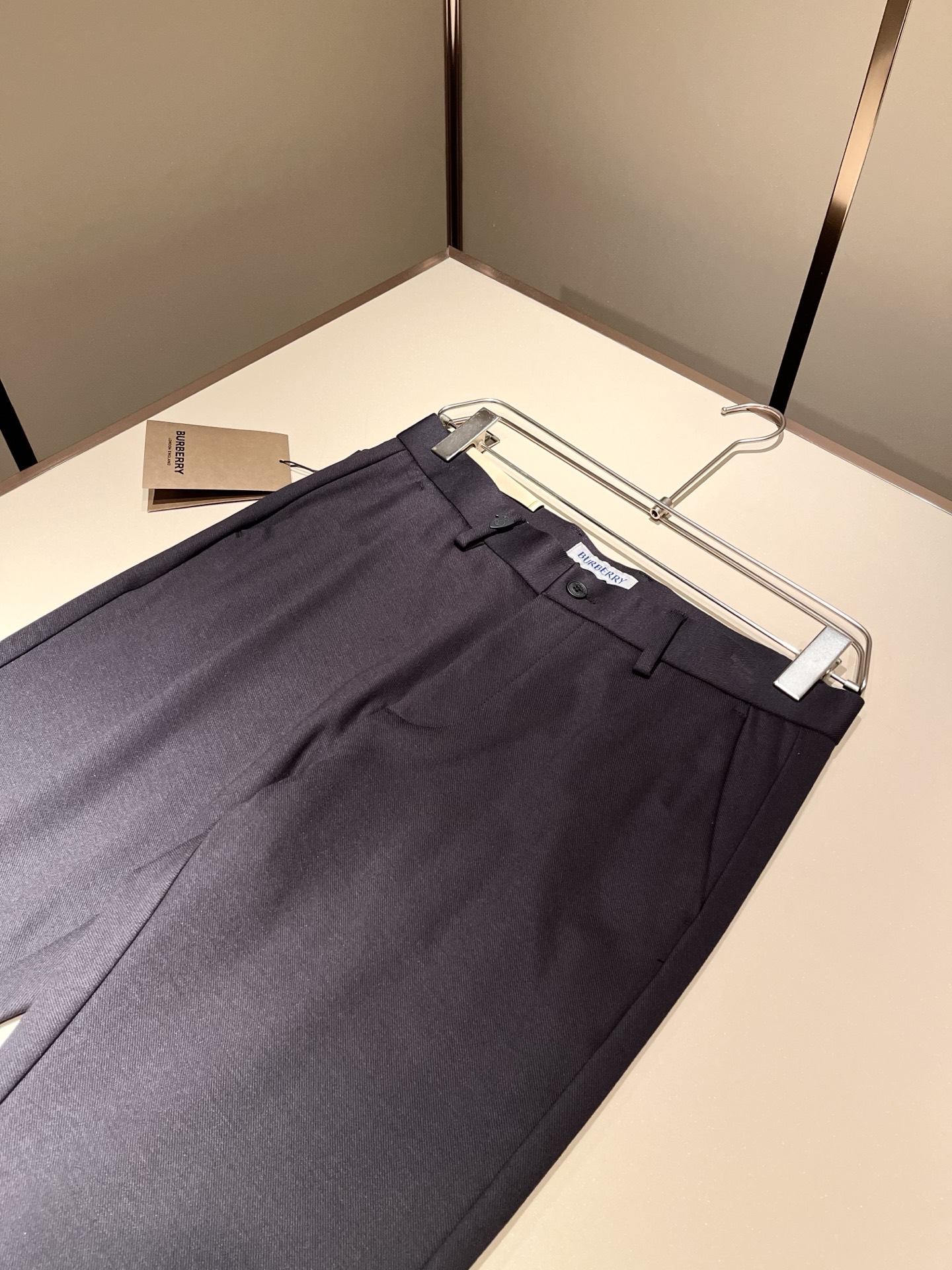 BURBER*Y巴*莉 2025秋冬男士休闲西裤，男士经典基础款小直筒裤 简洁纯色百搭款五金logo辅料