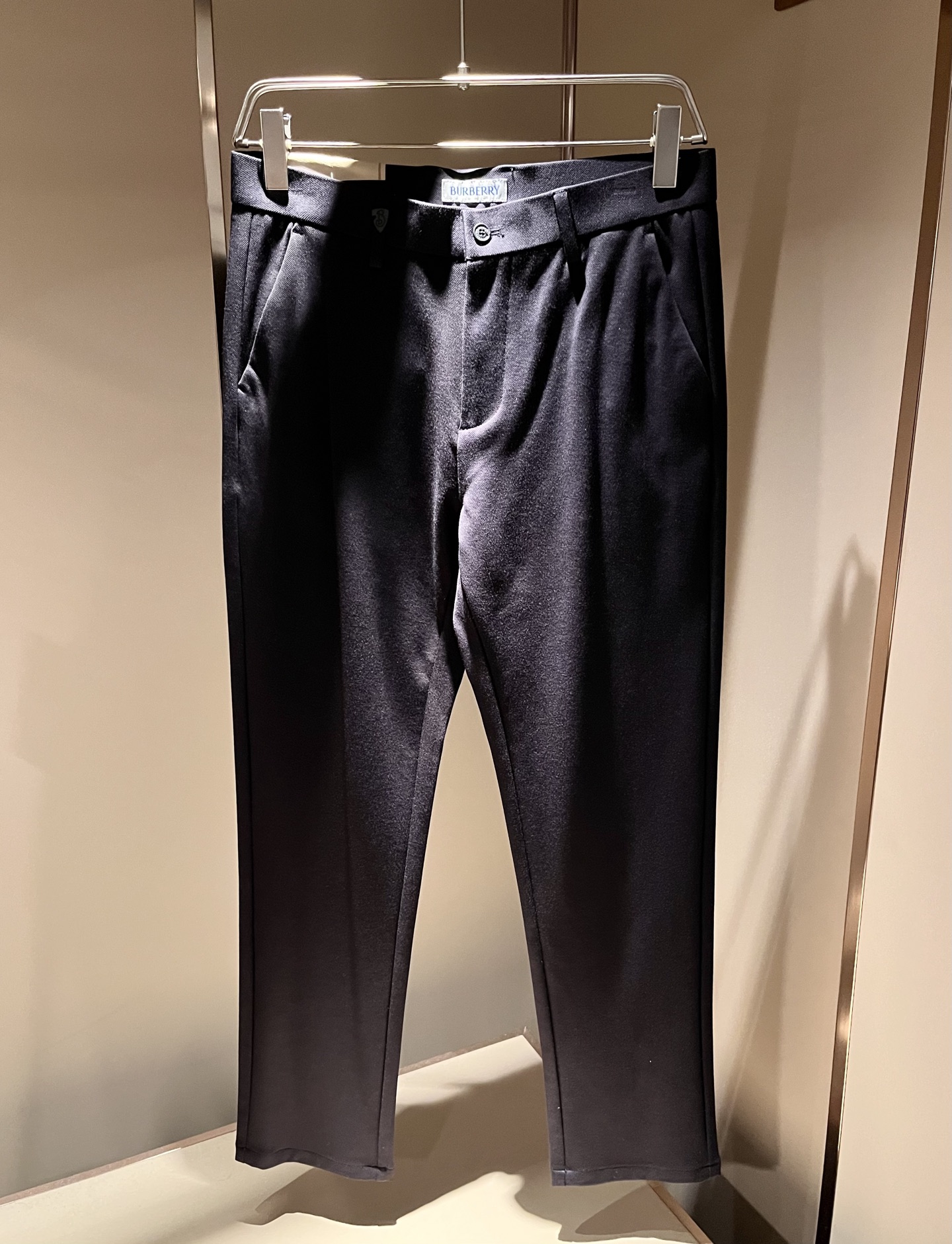 BURBER*Y巴*莉 2025秋冬男士休闲西裤，男士经典基础款小直筒裤 简洁纯色百搭款五金logo辅料