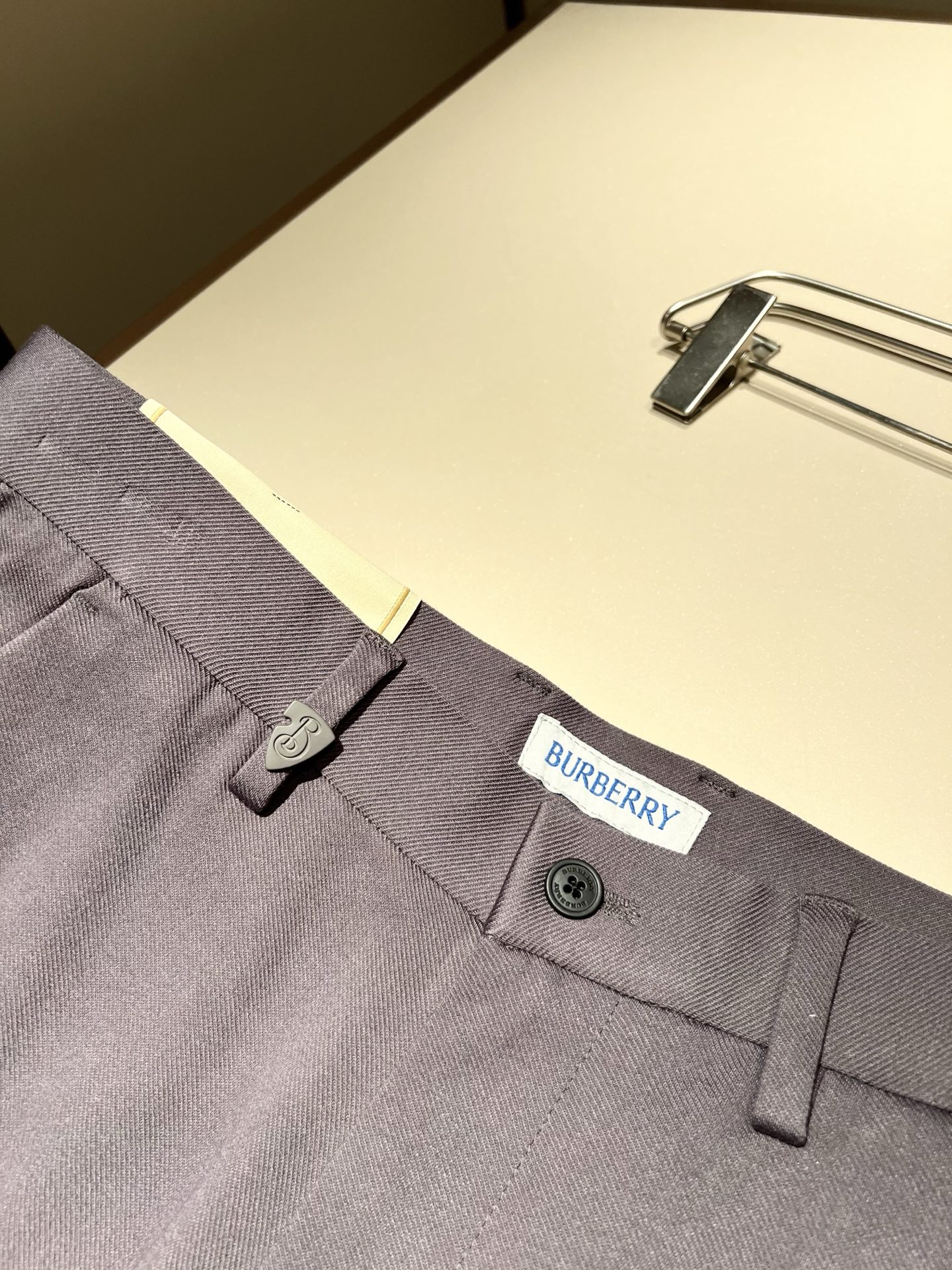 BURBER*Y巴*莉 2025秋冬男士休闲西裤，男士经典基础款小直筒裤 简洁纯色百搭款五金logo辅料