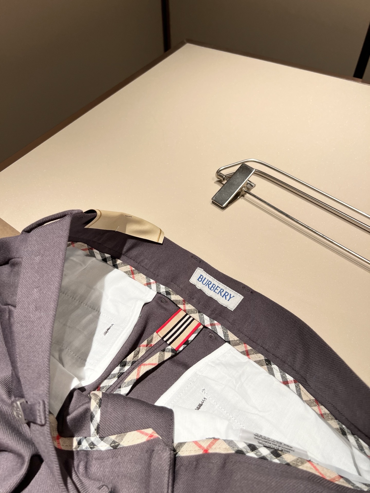 BURBER*Y巴*莉 2025秋冬男士休闲西裤，男士经典基础款小直筒裤 简洁纯色百搭款五金logo辅料