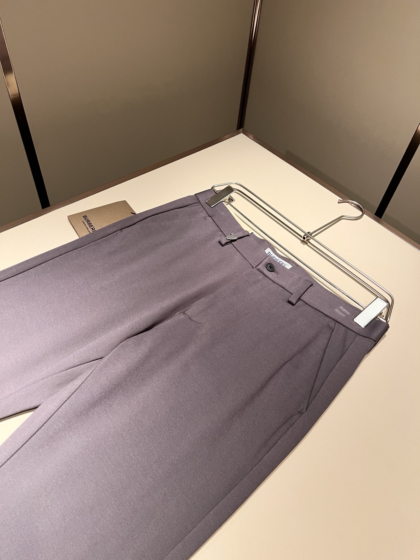 BURBER*Y巴*莉 2025秋冬男士休闲西裤，男士经典基础款小直筒裤 简洁纯色百搭款五金logo辅料