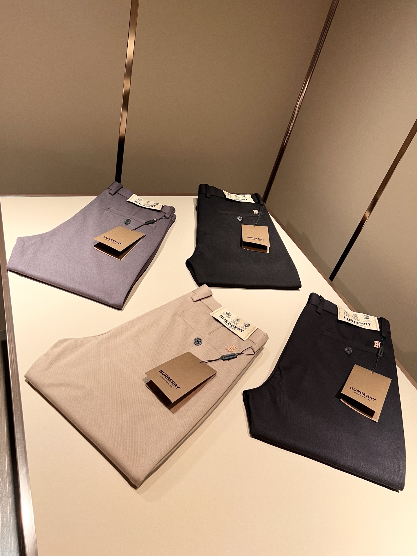 BURBER*Y巴*莉 2025秋冬男士休闲西裤，男士经典基础款小直筒裤 简洁纯色百搭款五金logo辅料