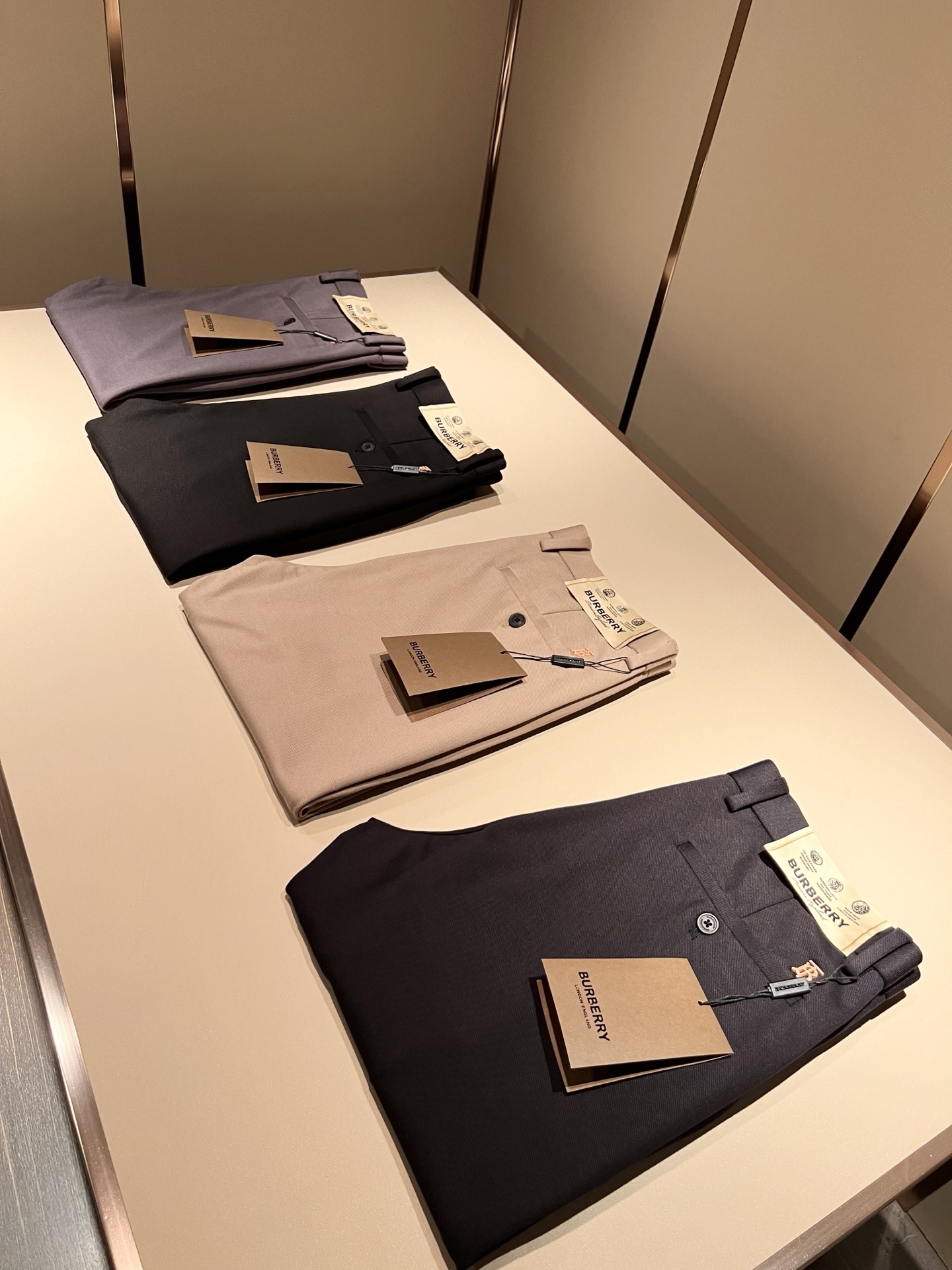 BURBER*Y巴*莉 2025秋冬男士休闲西裤，男士经典基础款小直筒裤 简洁纯色百搭款五金logo辅料