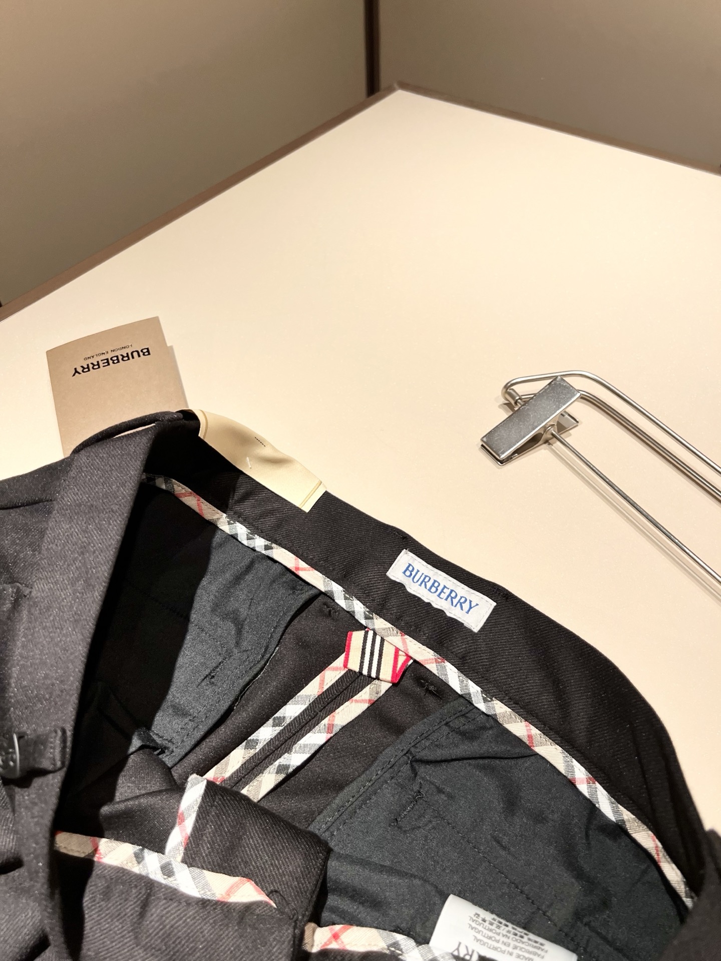 BURBER*Y巴*莉 2025秋冬男士休闲西裤，男士经典基础款小直筒裤 简洁纯色百搭款五金logo辅料