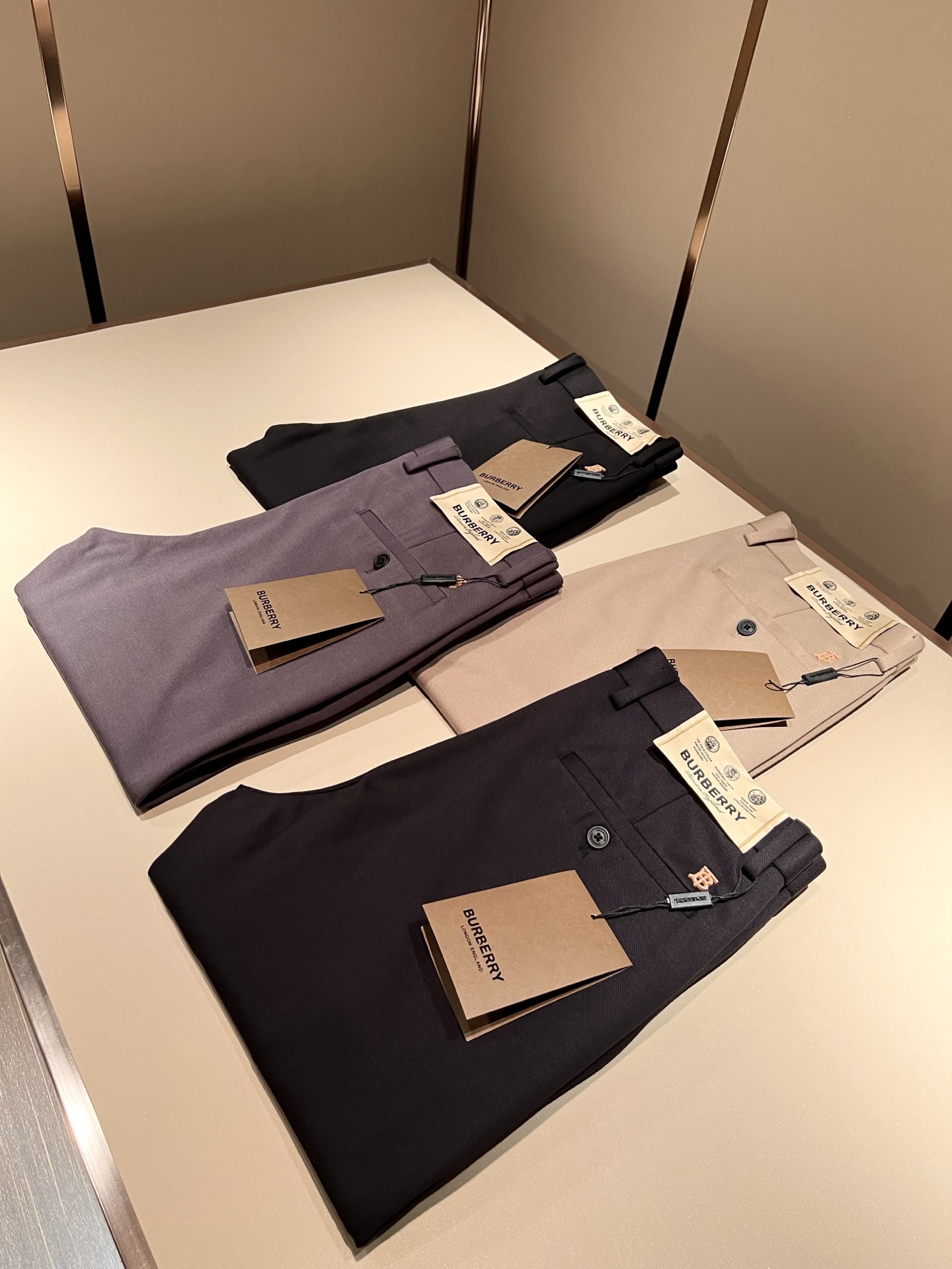 BURBER*Y巴*莉 2025秋冬男士休闲西裤，男士经典基础款小直筒裤 简洁纯色百搭款五金logo辅料