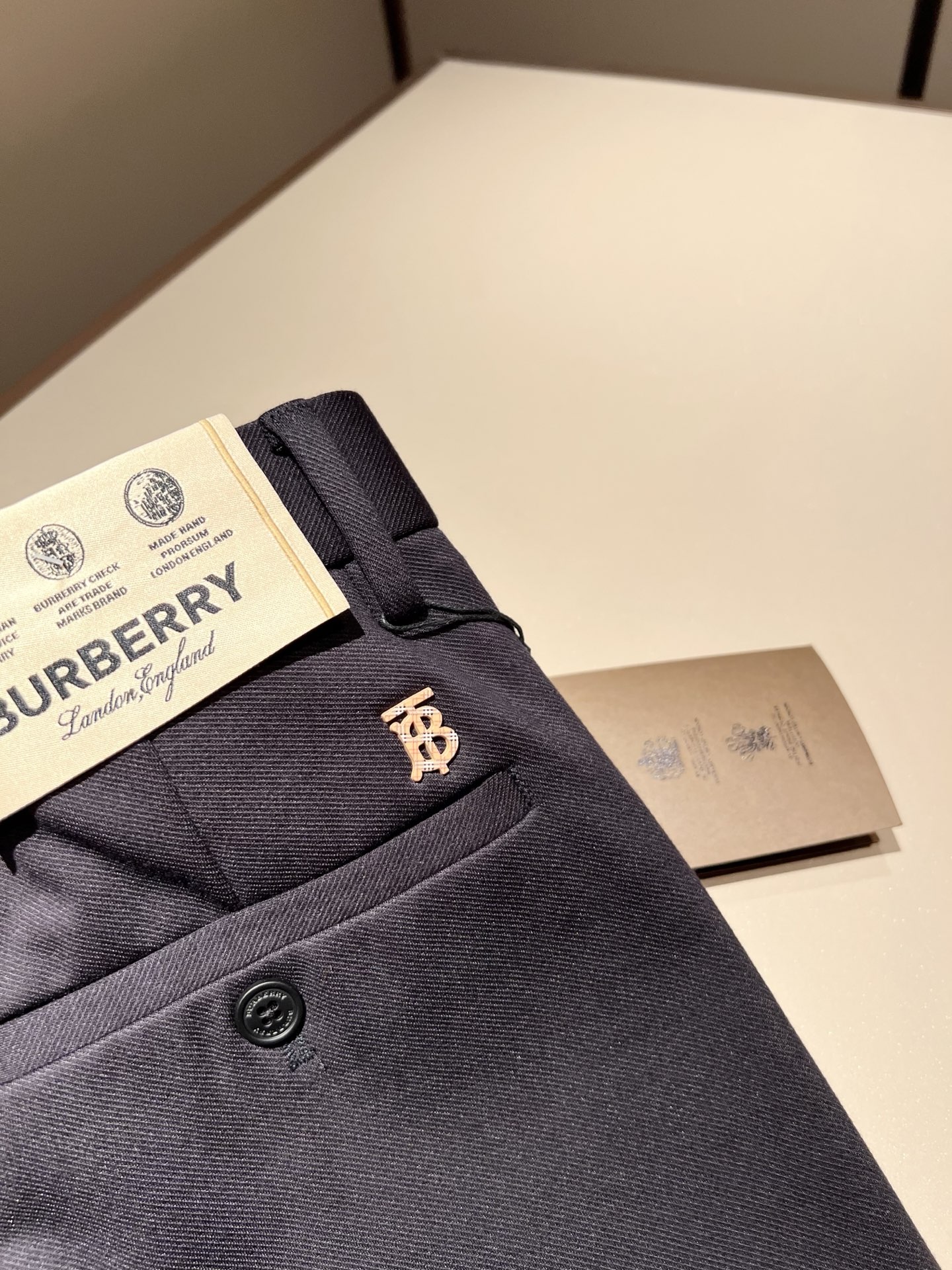 BURBER*Y巴*莉 2025秋冬男士休闲西裤，男士经典基础款小直筒裤 简洁纯色百搭款五金logo辅料