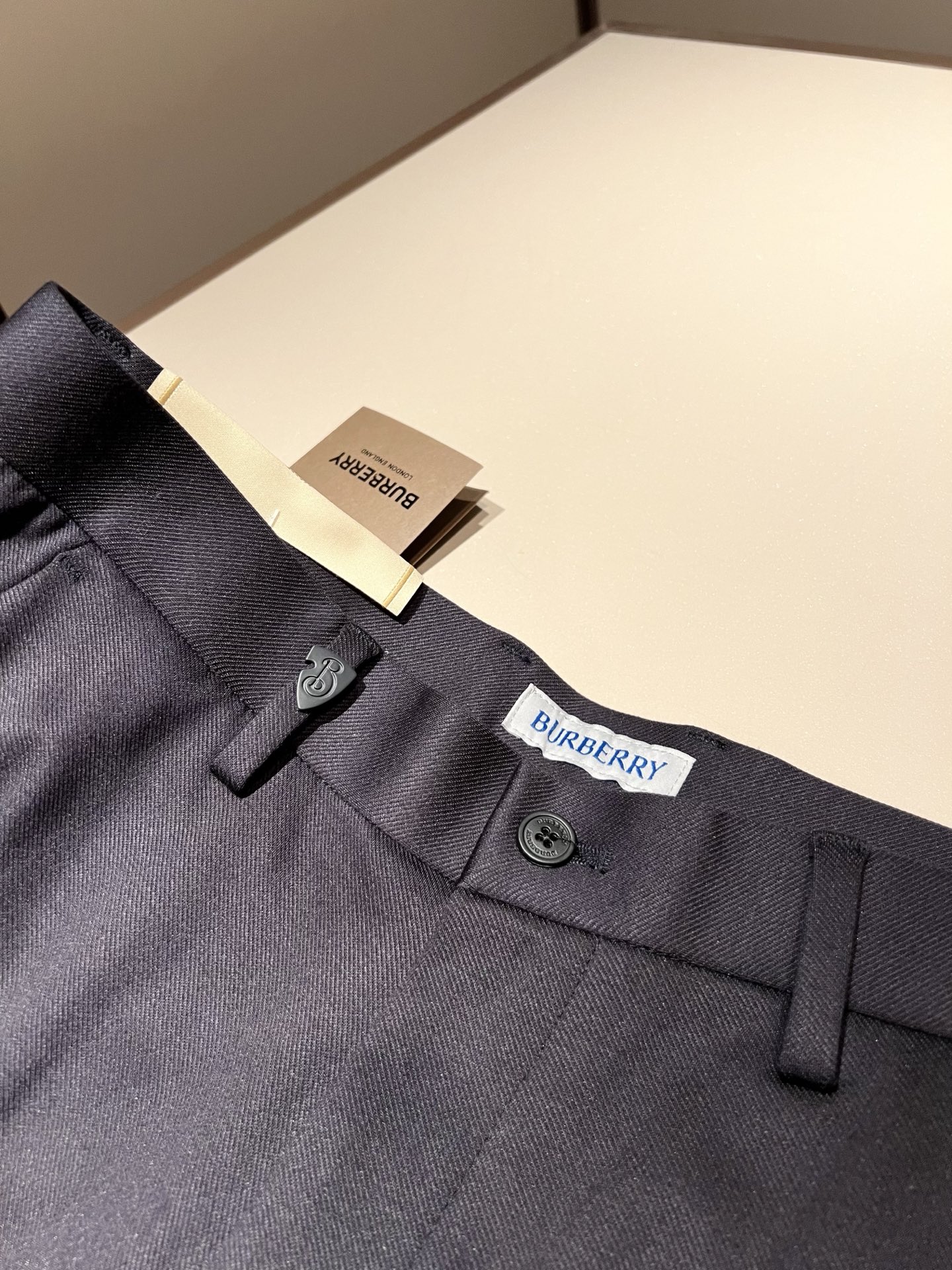 BURBER*Y巴*莉 2025秋冬男士休闲西裤，男士经典基础款小直筒裤 简洁纯色百搭款五金logo辅料