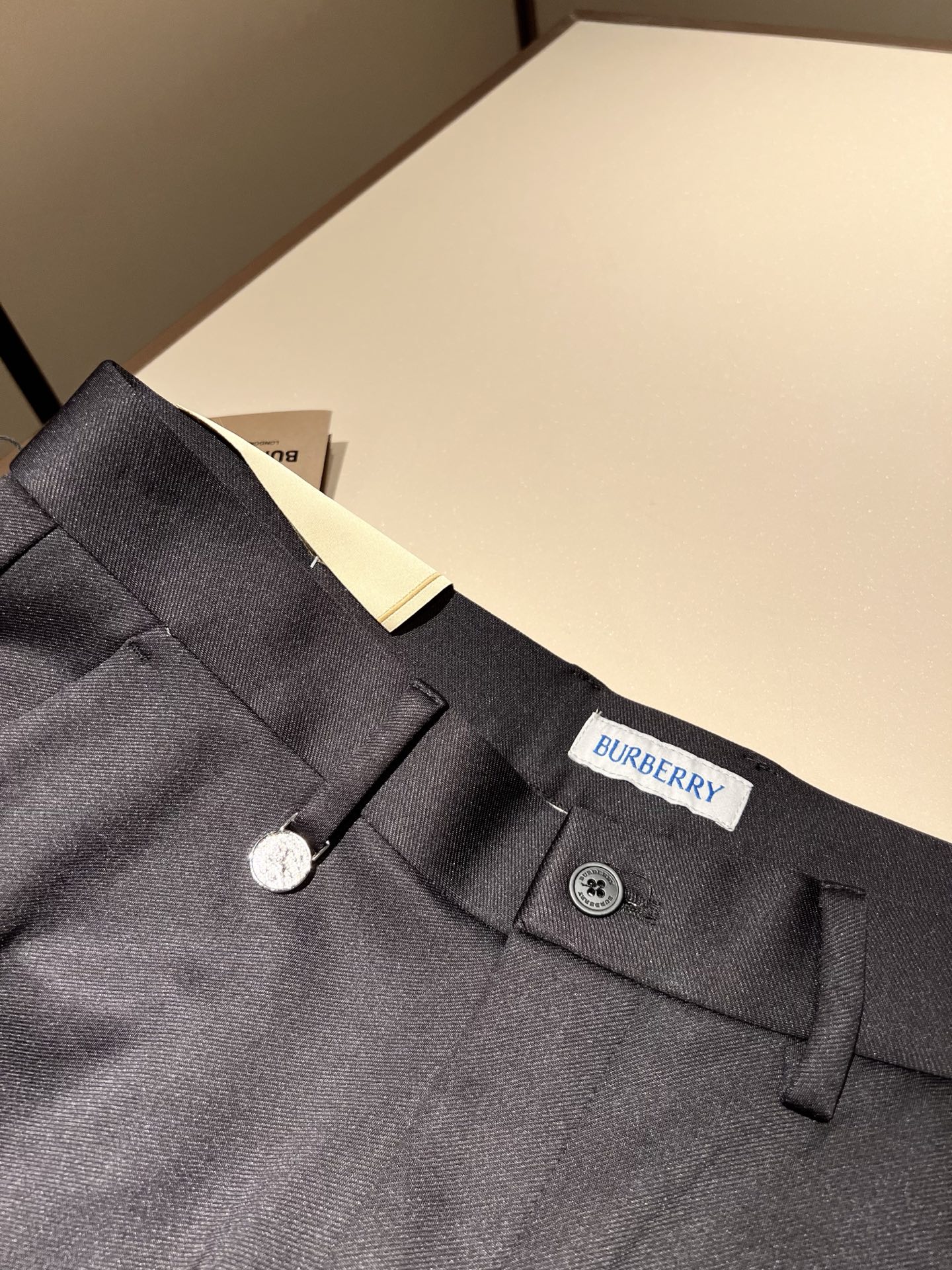 BURBER*Y巴*莉 2025秋冬男士休闲西裤，男士经典基础款小直筒裤 简洁纯色百搭款五金logo辅料