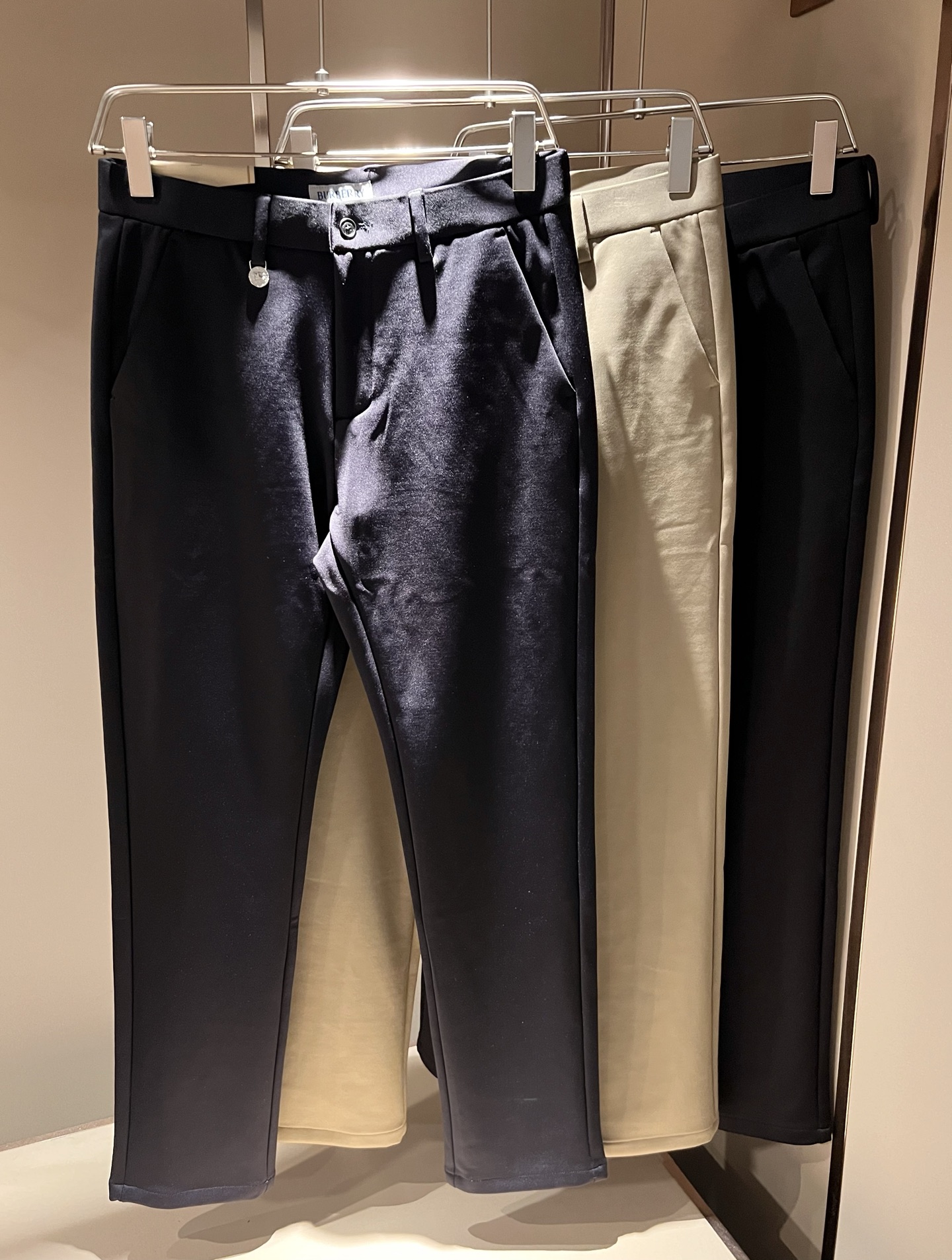 BURBER*Y巴*莉 2025秋冬男士休闲西裤，男士经典基础款小直筒裤 简洁纯色百搭款五金logo辅料